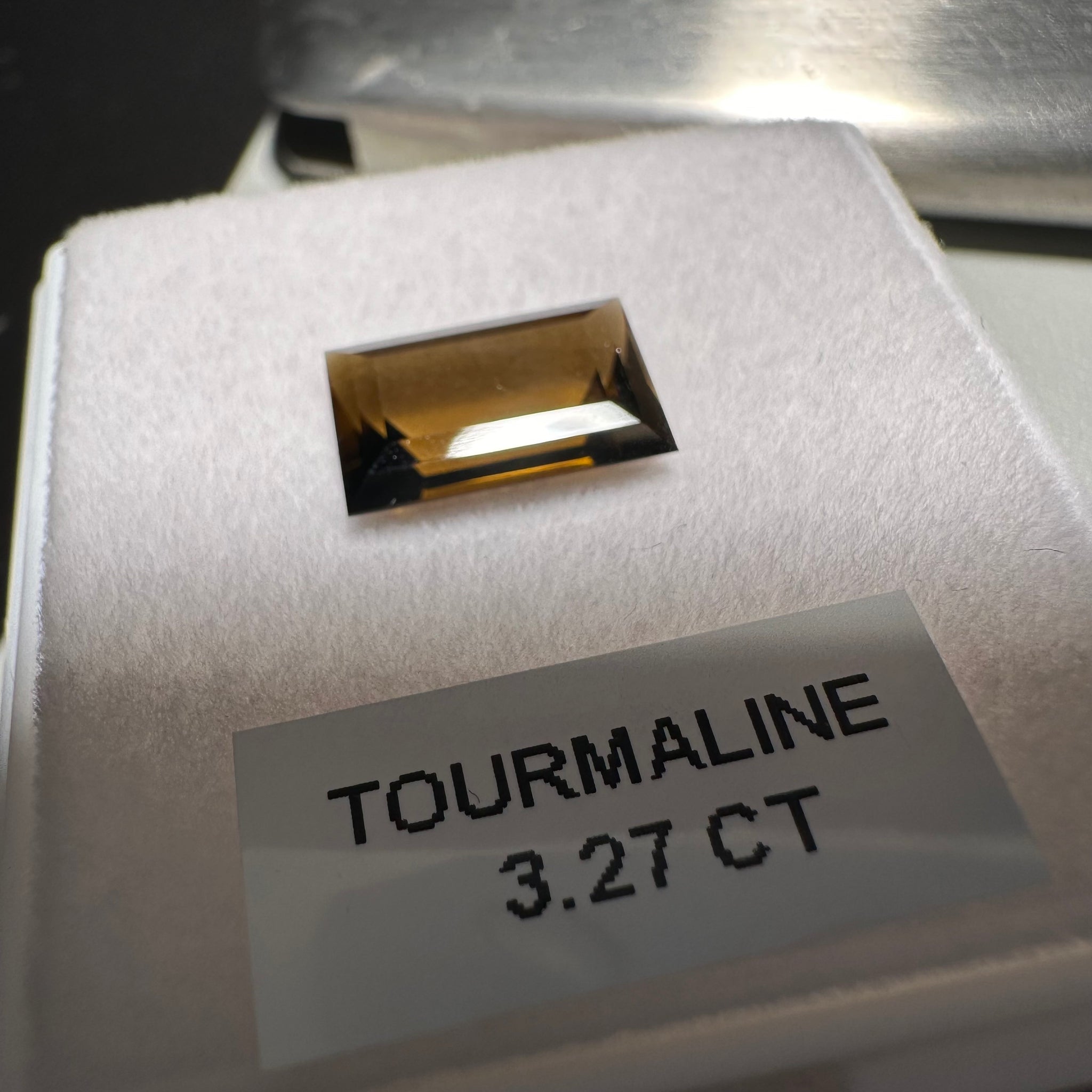 Tanzanian Tourmaline, 3.27ct, Untreated Unheated - slight inclusion under crown, you can see from pics