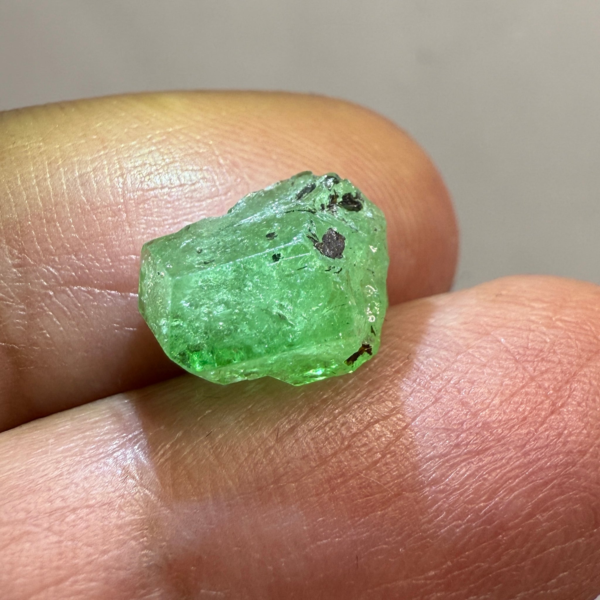 Tsavorite Crystal, 5.84ct, Merelani. Tanzania, Untreated Unheated