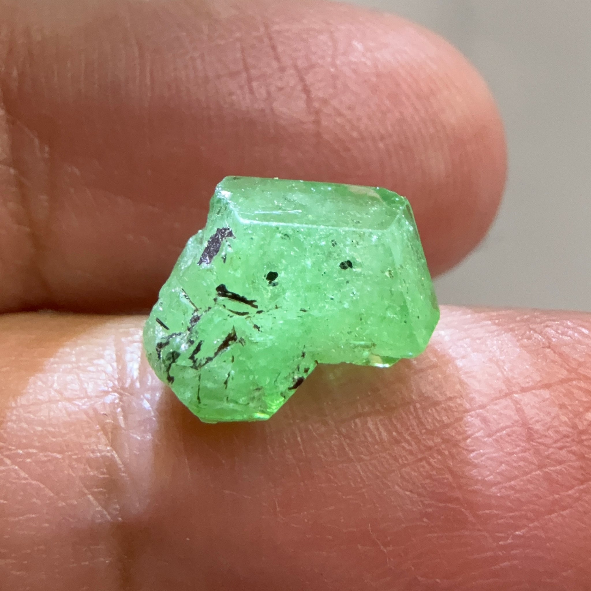 Tsavorite Crystal, 5.84ct, Merelani. Tanzania, Untreated Unheated