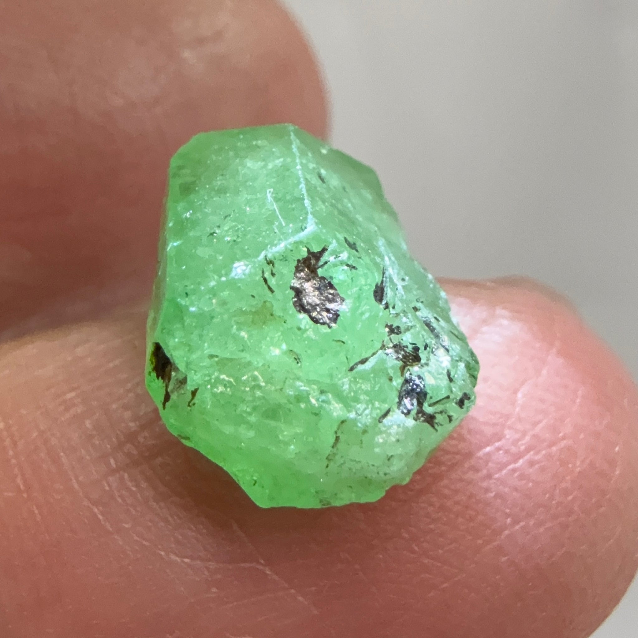 Tsavorite Crystal, 5.84ct, Merelani. Tanzania, Untreated Unheated