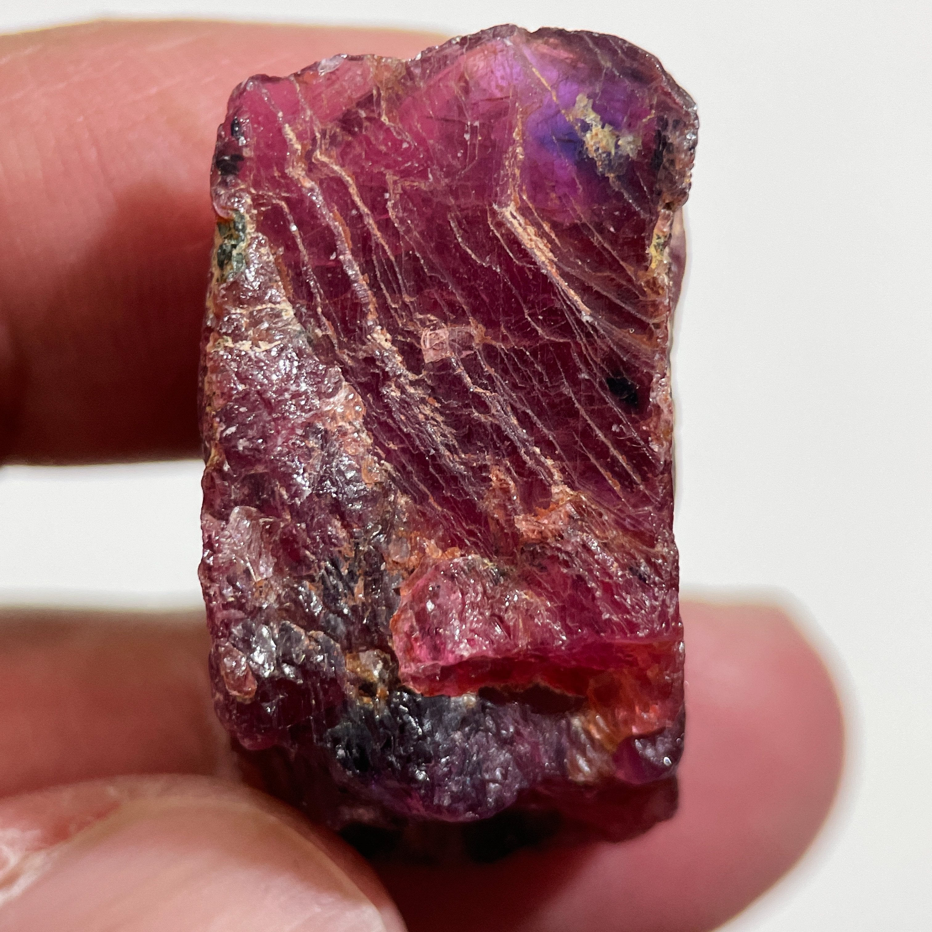 100.65Ct / 20.13Gm Ruby Sapphire Crystal Winza Tanzania. Untreated Unheated. 3.32 X 1.75 1.9Cm