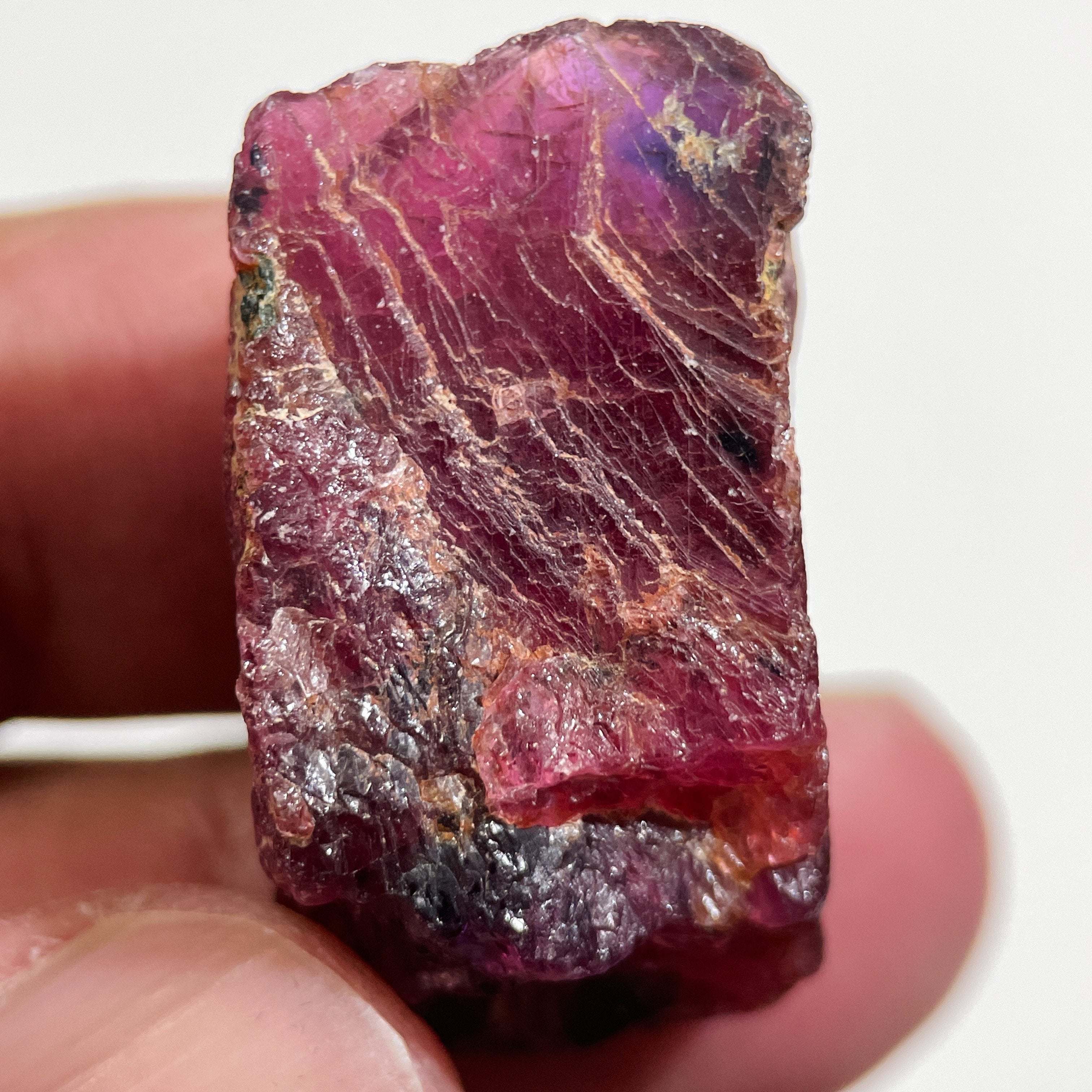 100.65Ct / 20.13Gm Ruby Sapphire Crystal Winza Tanzania. Untreated Unheated. 3.32 X 1.75 1.9Cm