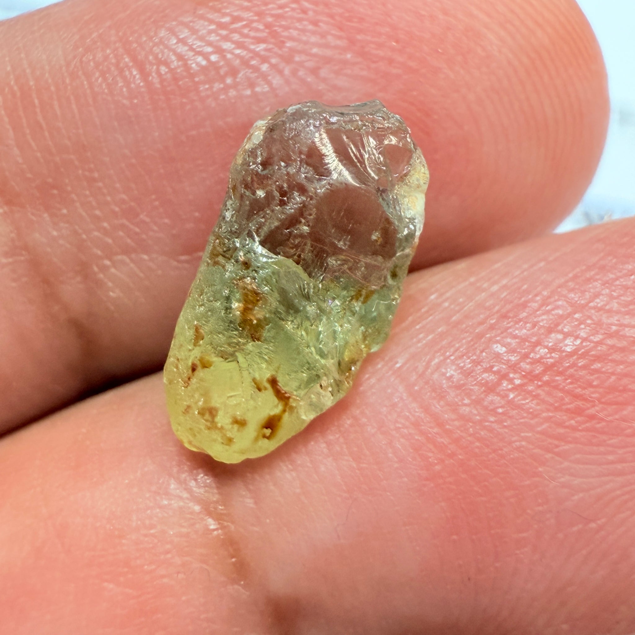 Umba Sapphire, 4.86ct, Umba Valley, Tanzania, Untreated Unheated, dividing crack resulting in 2 vvs pcs - see shape it divides at the groove