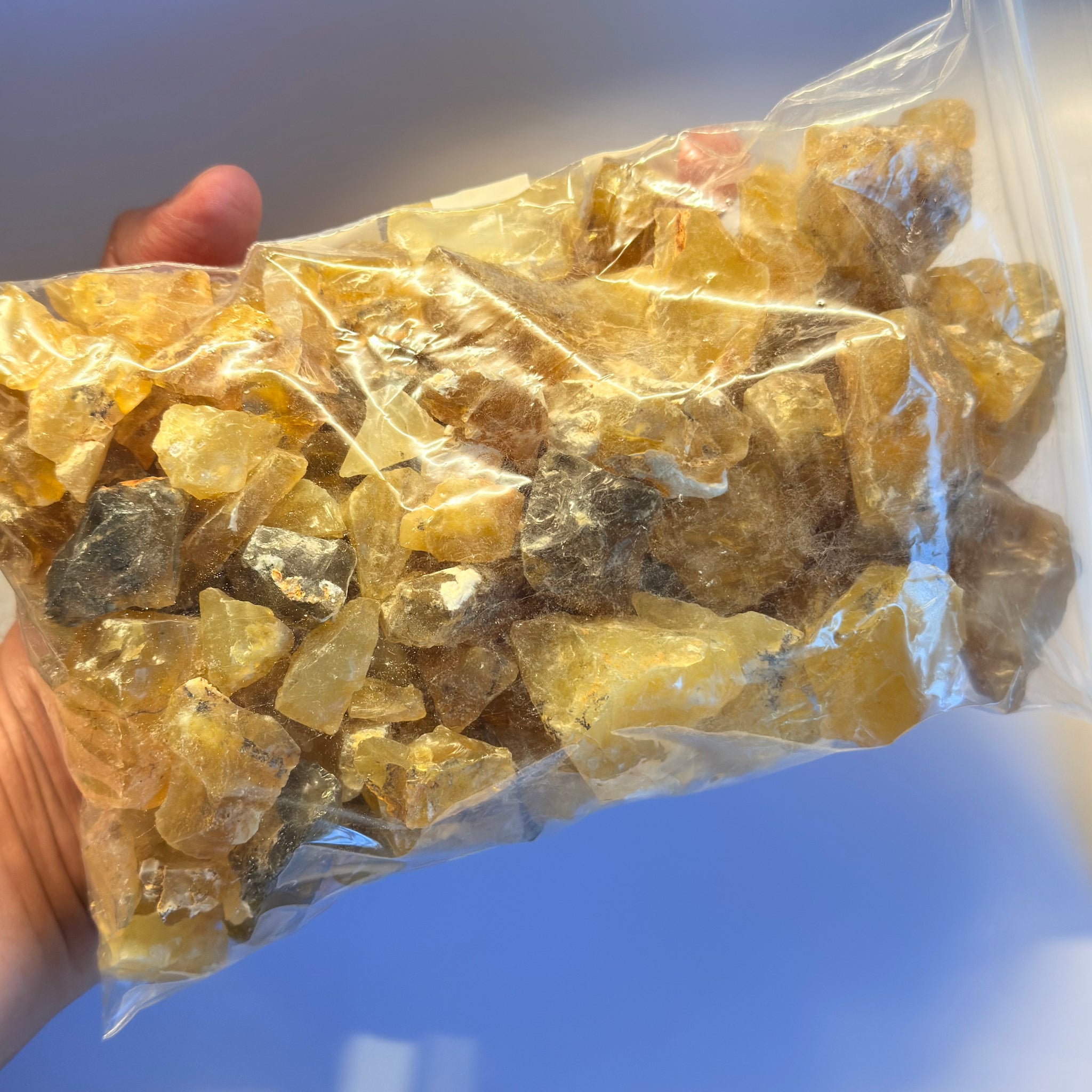 Honey Opal, Kigoma, Tanzania, 1 Kilo Bag, great for cabbing and faceting, (see close-ups in photos), polishes really well, if you want to see how polished cabs from this material looks reach out, also good for retailing and selling at shows