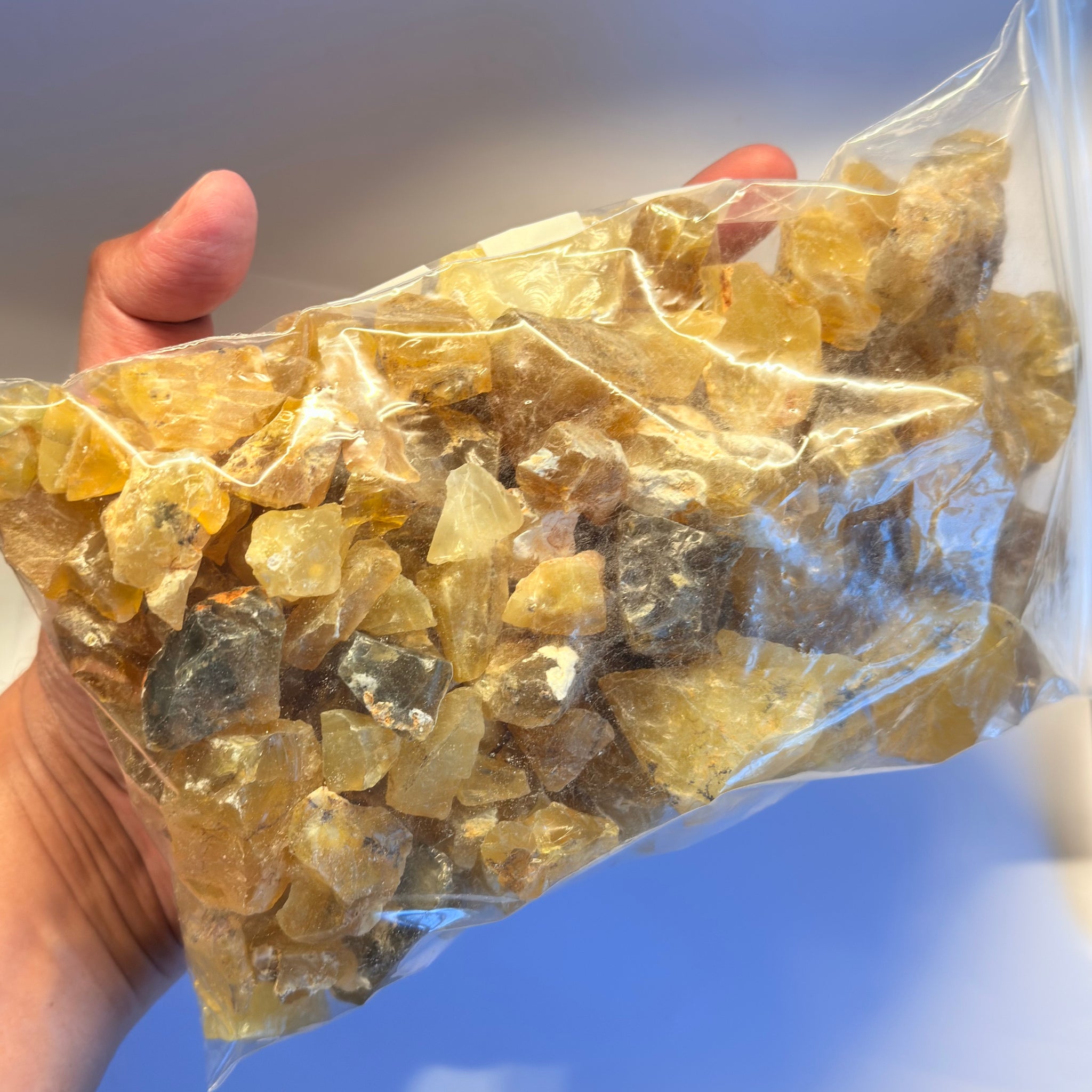 Honey Opal, Kigoma, Tanzania, 1 Kilo Bag, great for cabbing and faceting, (see close-ups in photos), polishes really well, if you want to see how polished cabs from this material looks reach out, also good for retailing and selling at shows
