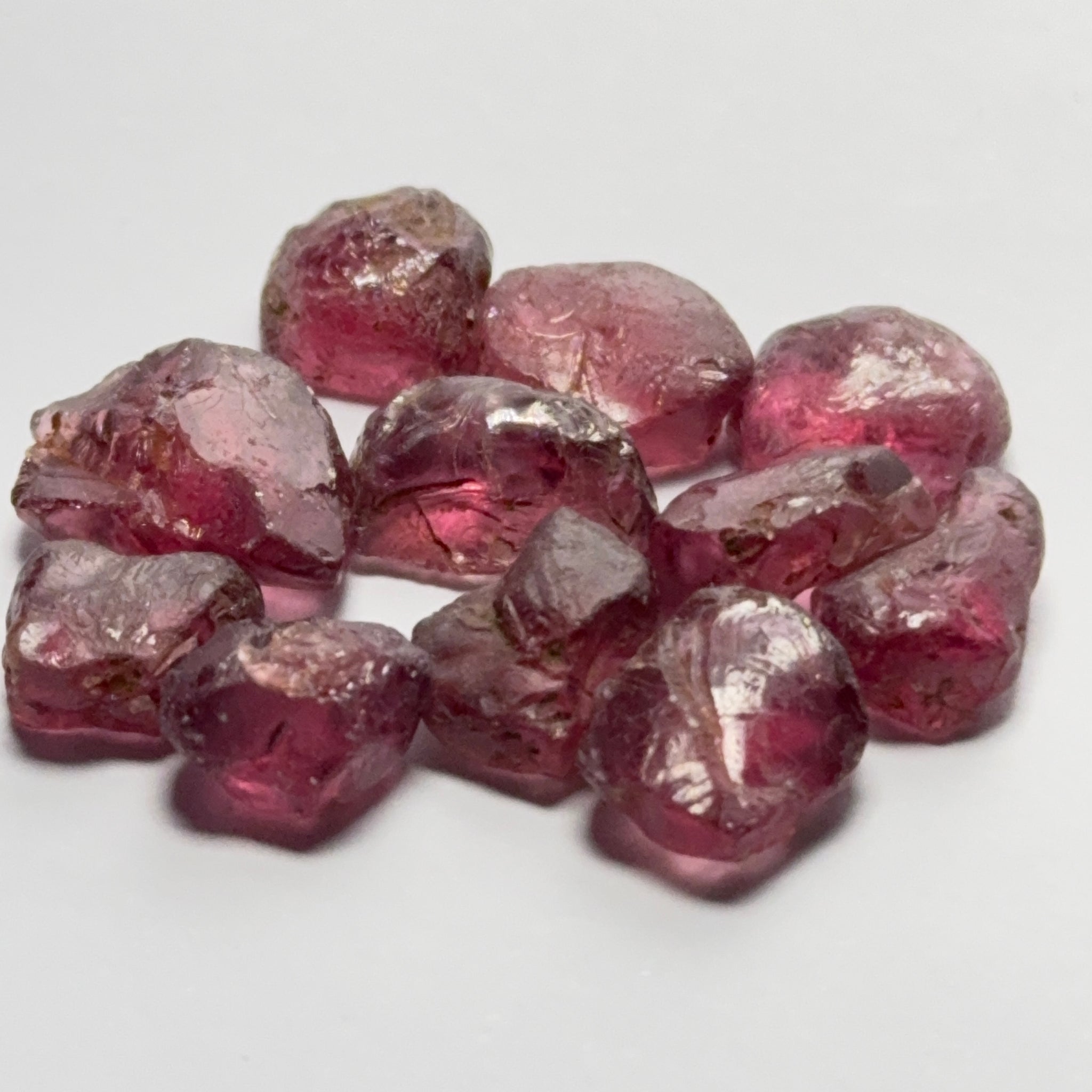 Wholesale lot - Rhodolite Garnet Colour Shifting Lot, 43.50ct / 8.70gm, Umba, Tanzania, Untreated Untreated, 11 pcs, 3.95ct av. included stones and flats US$5 per gm
