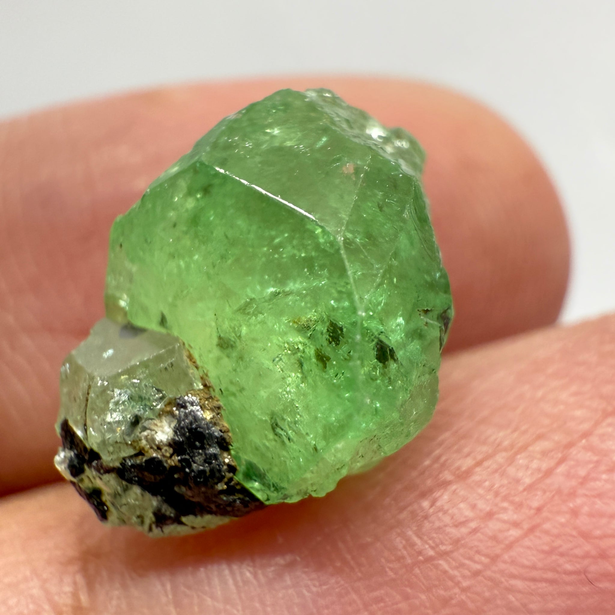 Tsavorite Crystal, 8.43ct, Merelani. Tanzania