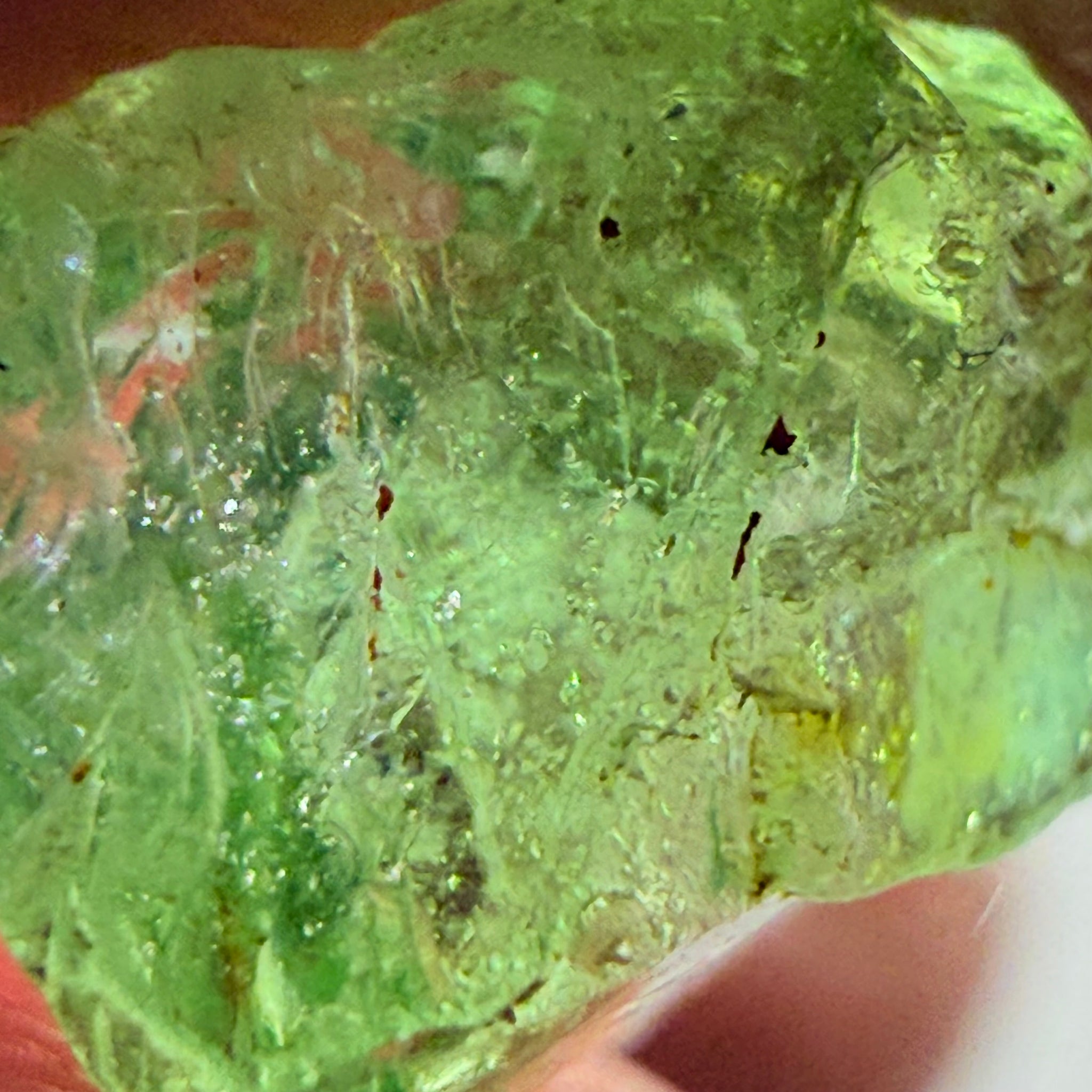 Gem Torch by Gemstone Masters, 6 function gem torch, strong power UV 365nm and 395nm, belt clip and 2 light focusing cones, 98% cri white bulb, 2-year warranty (excluding damage or wear and tear), we are the agents for this. Ships worldwide