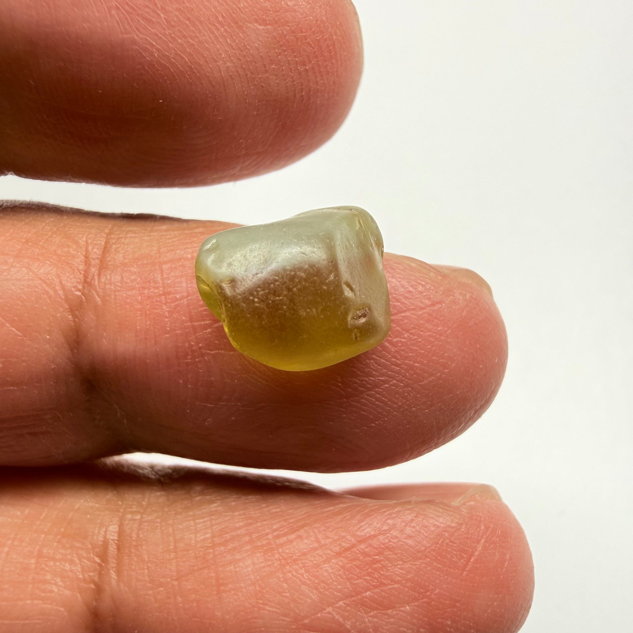 Chrysoberyl 6.23ct, Tunduru, Tanzania, Untreated Unheated, vvs-if with one side of the stone hazy