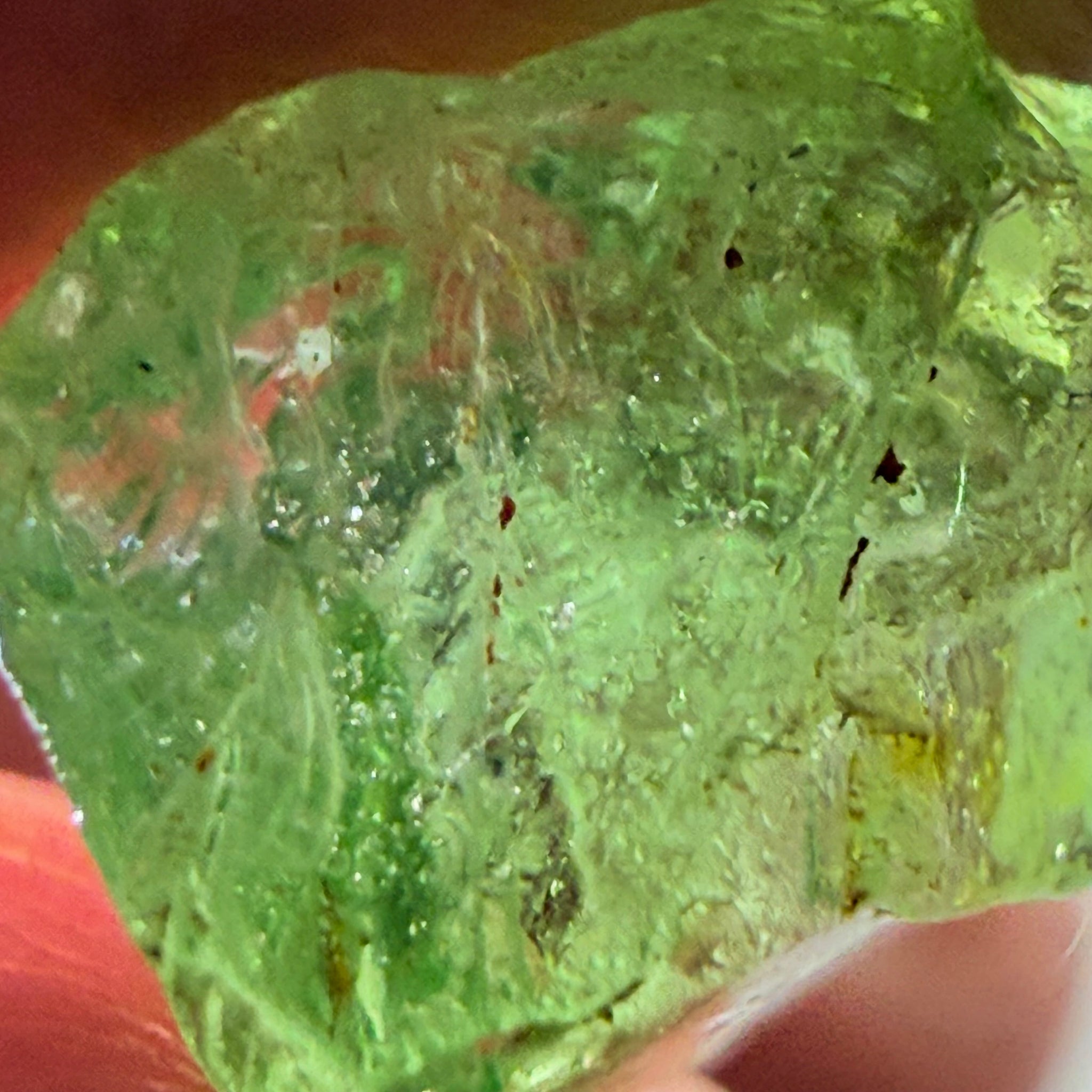 Gem Torch by Gemstone Masters, 6 function gem torch, strong power UV 365nm and 395nm, belt clip and 2 light focusing cones, 98% cri white bulb, 2-year warranty (excluding damage or wear and tear), we are the agents for this. Ships worldwide