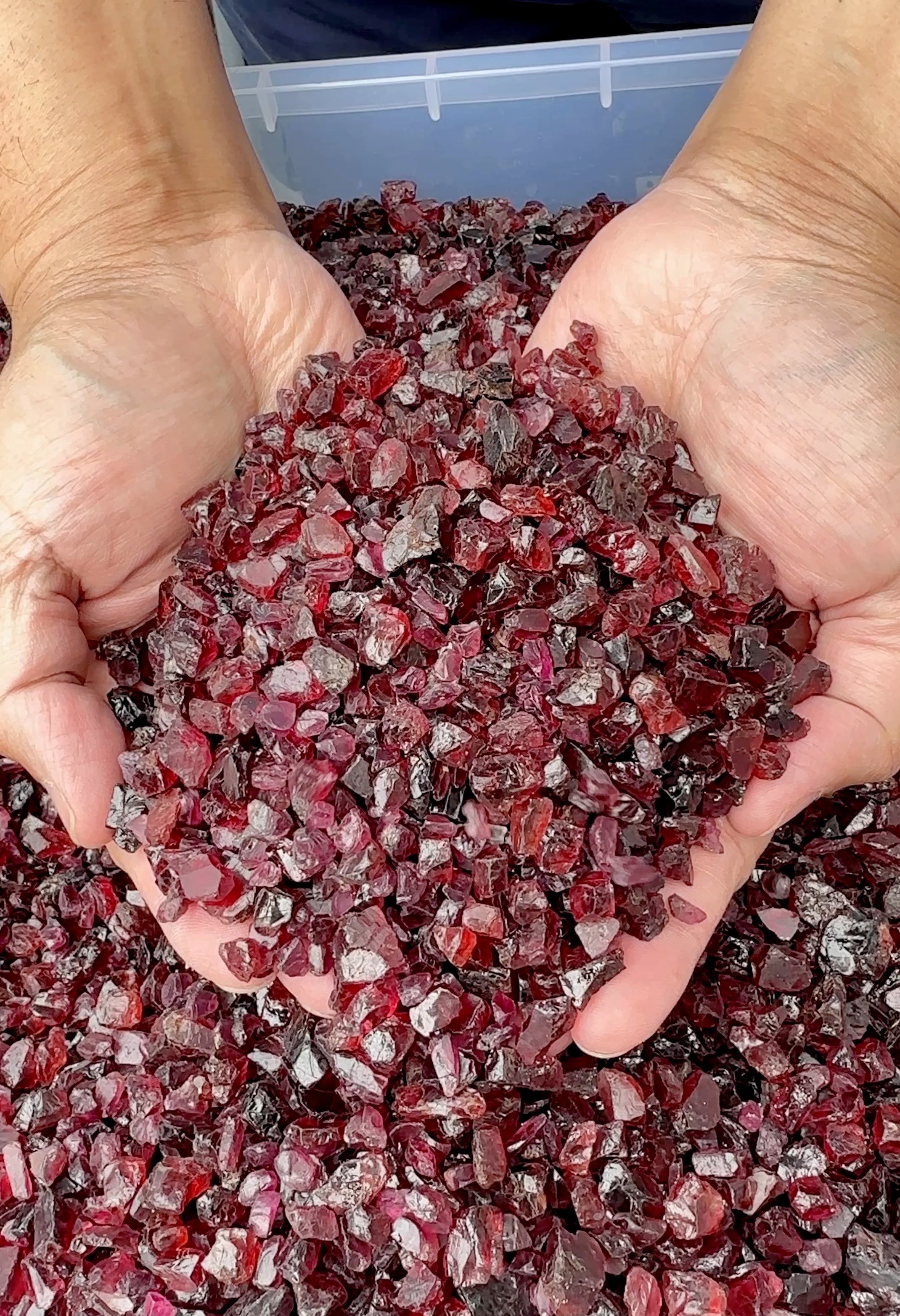 Special deal - 1kg mixed Tanzanian Garnet Lots, Untreated Unheated, price per kg