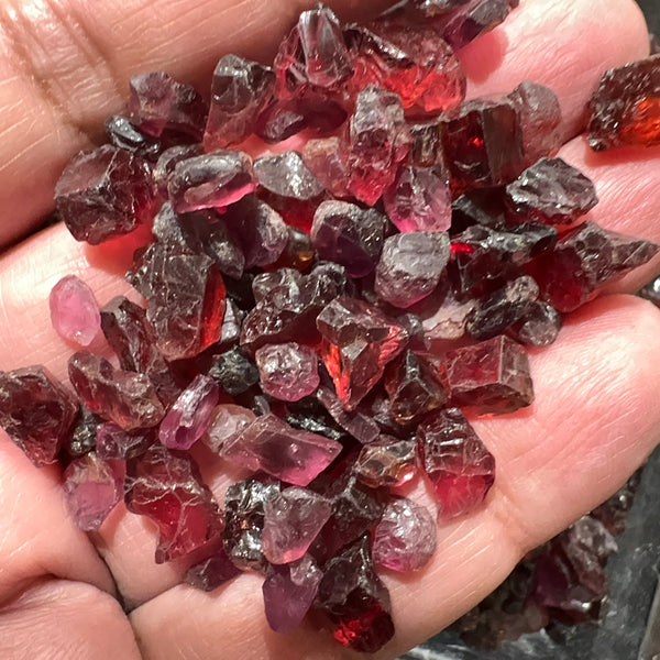 24 hrs only: 20 pcs Garnets, From Umba in Tanzania, blind pour, price is per 20 pcs - see video