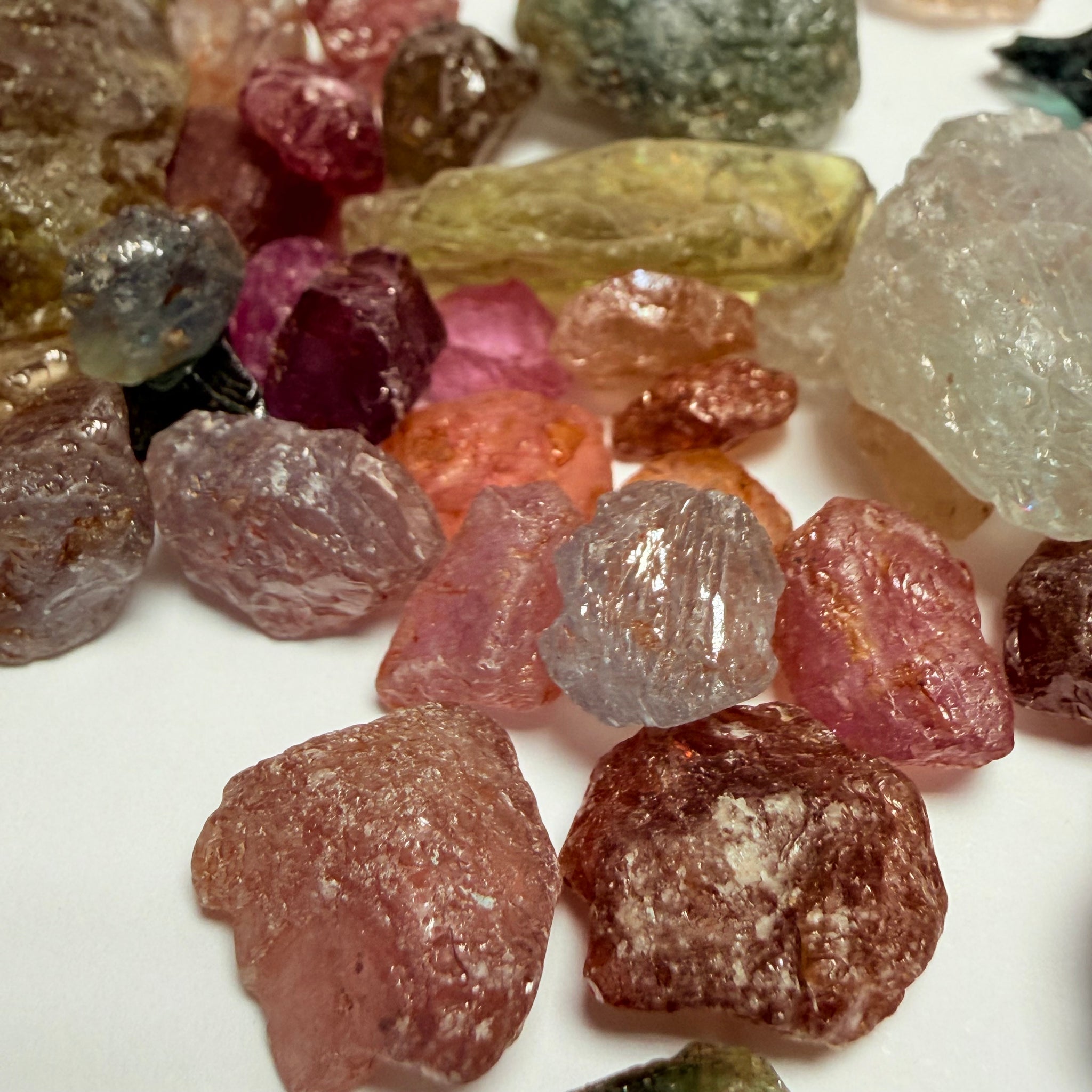 Kenyan and Tanzanian Sapphire mix lot, Slightly included, to included to cabbing grade, an excellent mix, value for money, 94.60gm / 473ct Untreated Unheated, I have included many videos so you get the exact picture