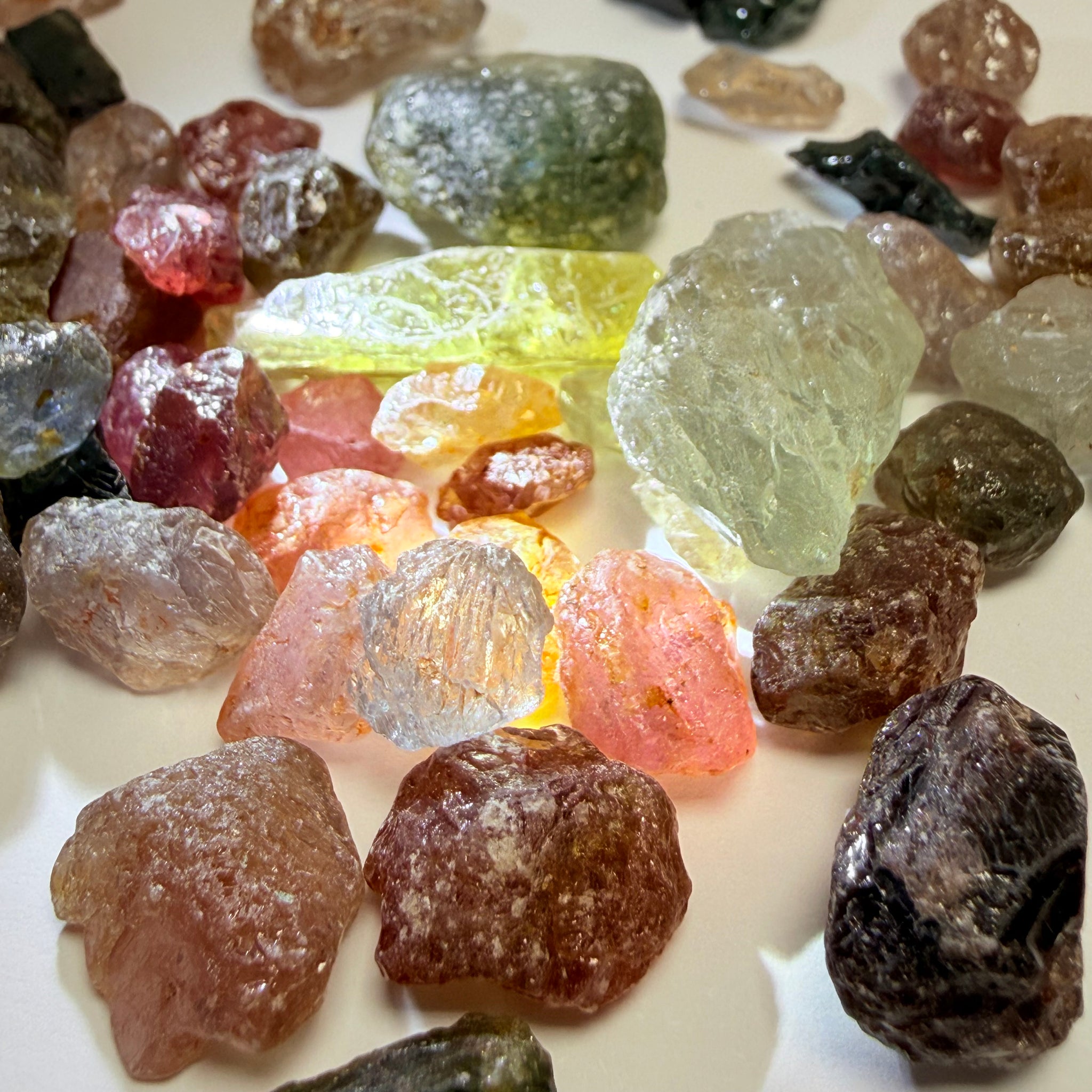 Kenyan and Tanzanian Sapphire mix lot, Slightly included, to included to cabbing grade, an excellent mix, value for money, 94.60gm / 473ct Untreated Unheated, I have included many videos so you get the exact picture