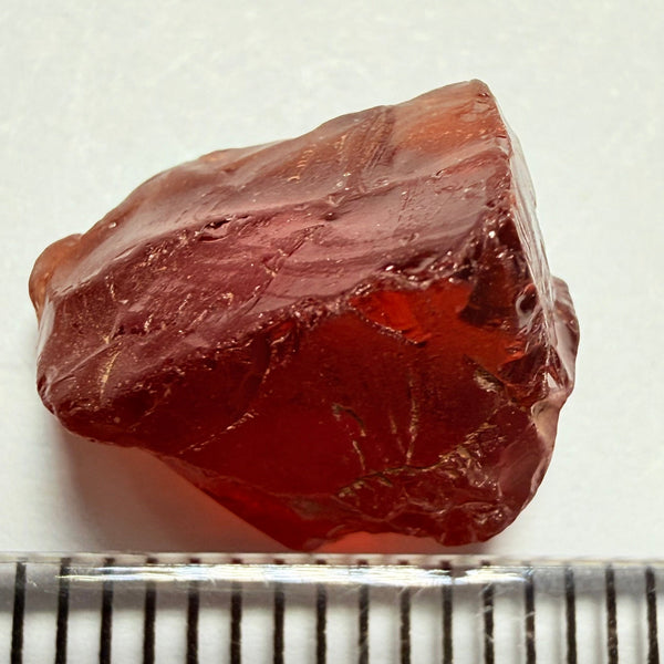 Malaya Garnet, 8.60ct, Tanzania, Untreated Unheated, vvs, with slight cracks on the outside at one end, see next pics I have circled them, they will grind off on preform