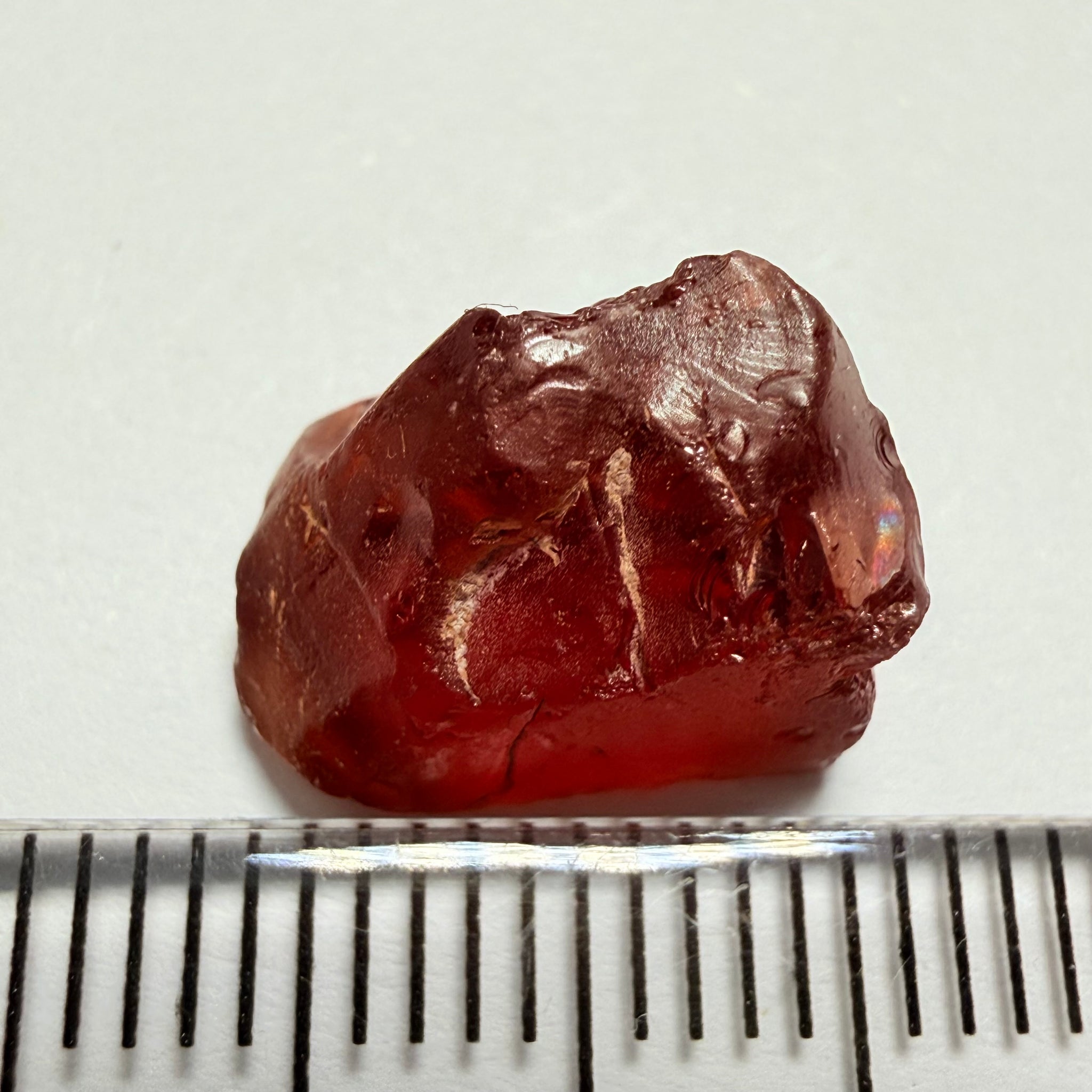Malaya Garnet, 8.60ct, Tanzania, Untreated Unheated, vvs, with slight cracks on the outside at one end, see next pics I have circled them, they will grind off on preform