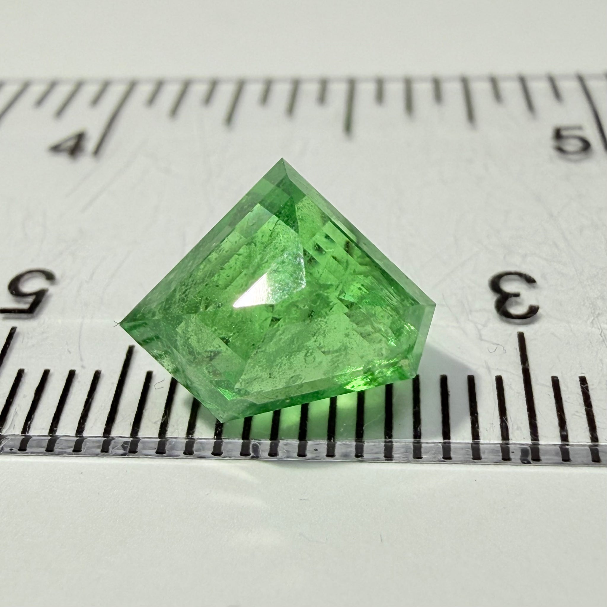 Tsavorite Garnet, 4.20ct, Tanzania, Untreated Unheated, fancy Freeform cut