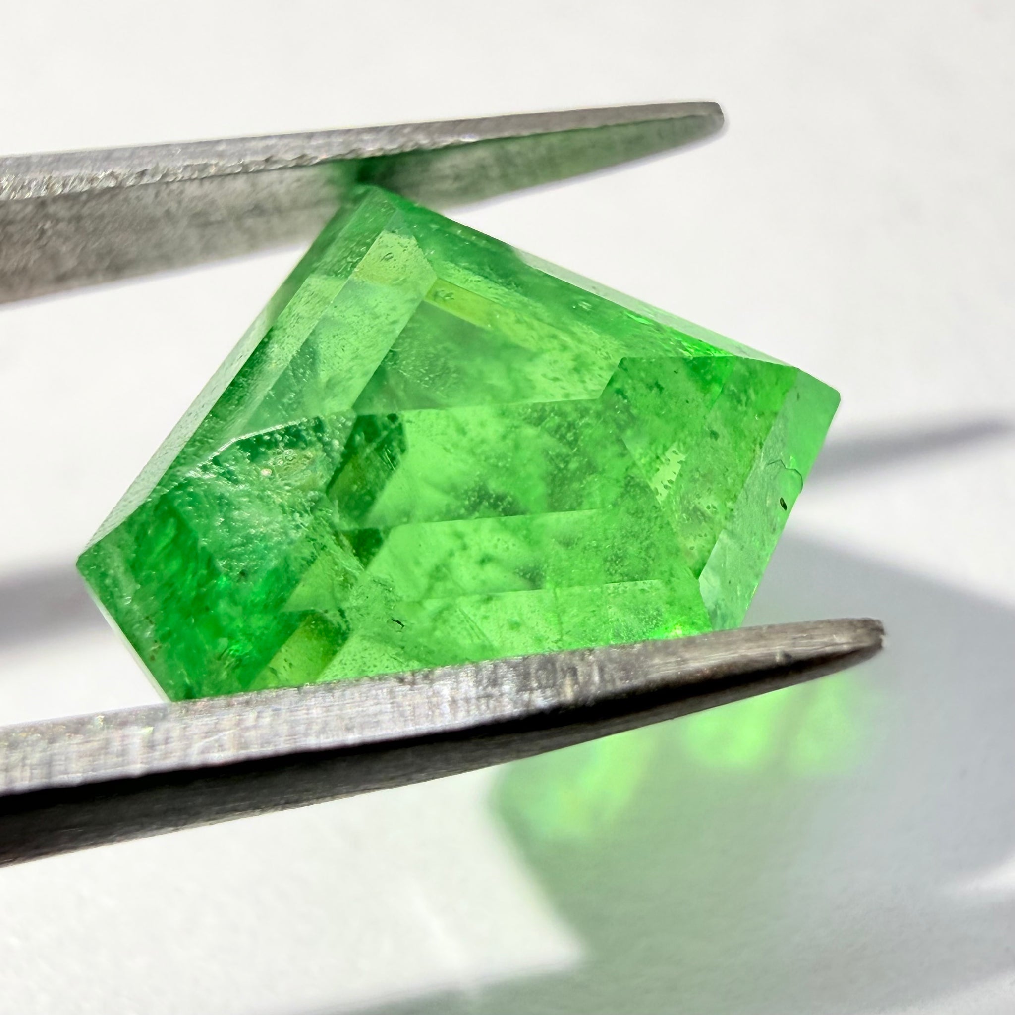 Tsavorite Garnet, 4.20ct, Tanzania, Untreated Unheated, fancy Freeform cut