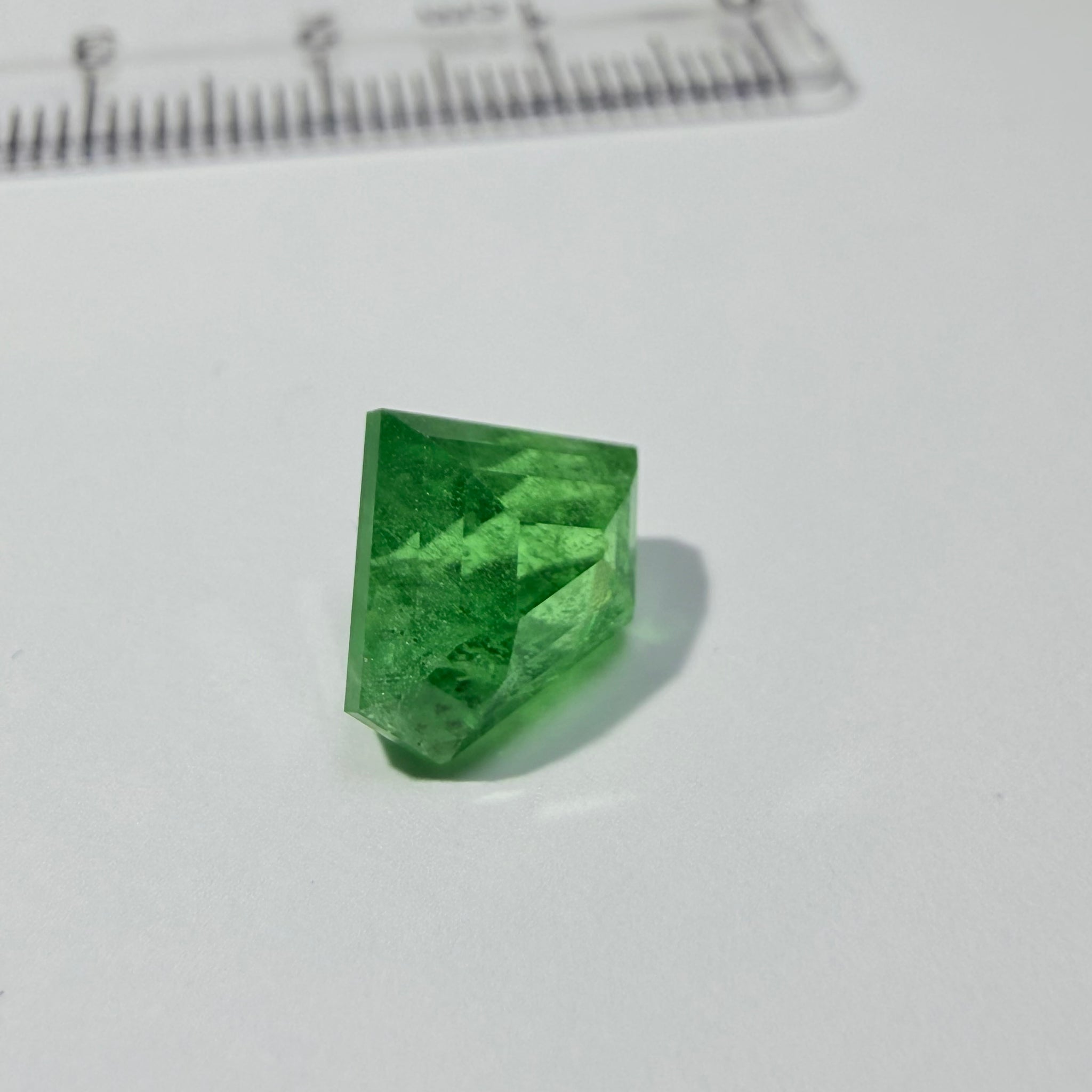 Tsavorite Garnet, 4.20ct, Tanzania, Untreated Unheated, fancy Freeform cut