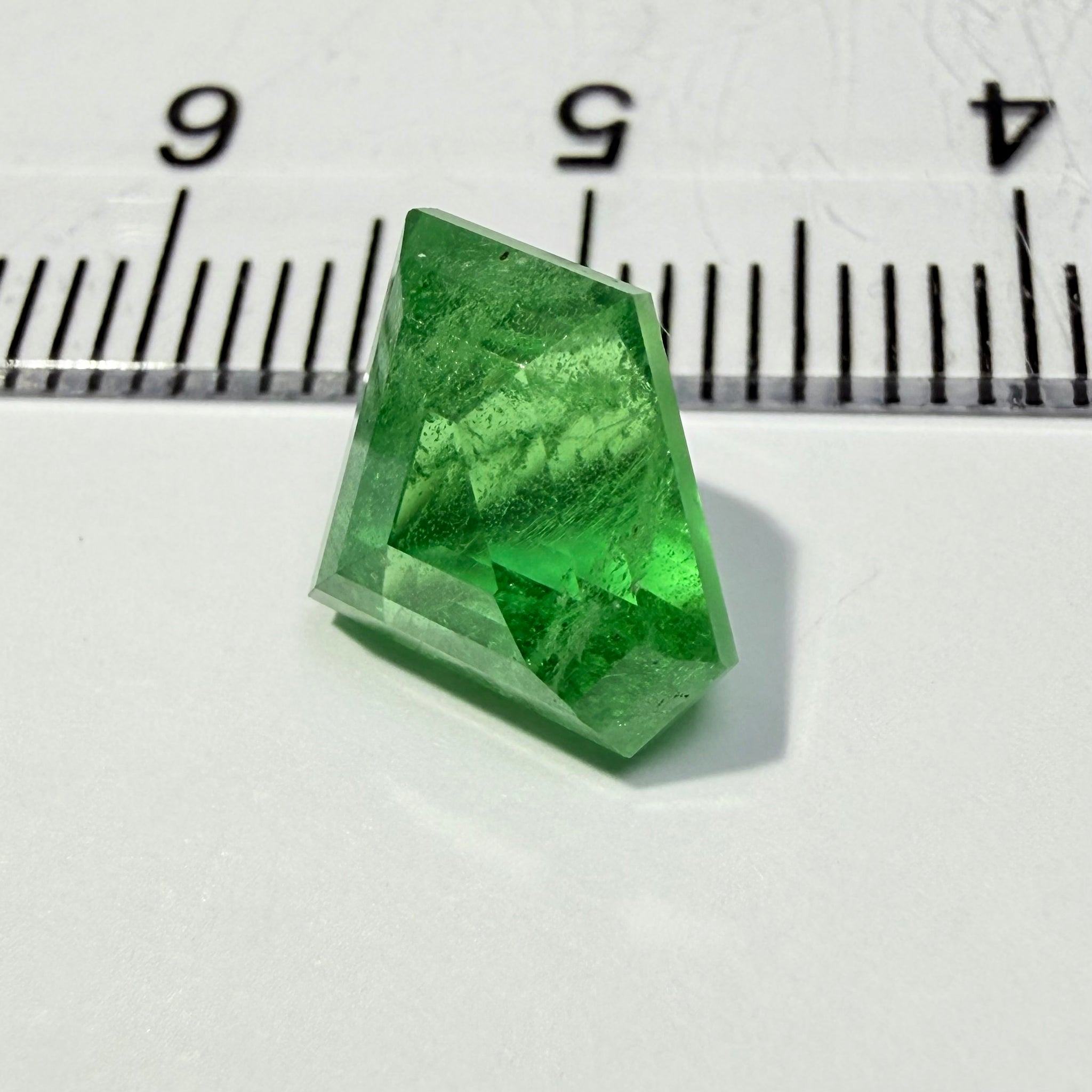 Tsavorite Garnet, 4.20ct, Tanzania, Untreated Unheated, fancy Freeform cut