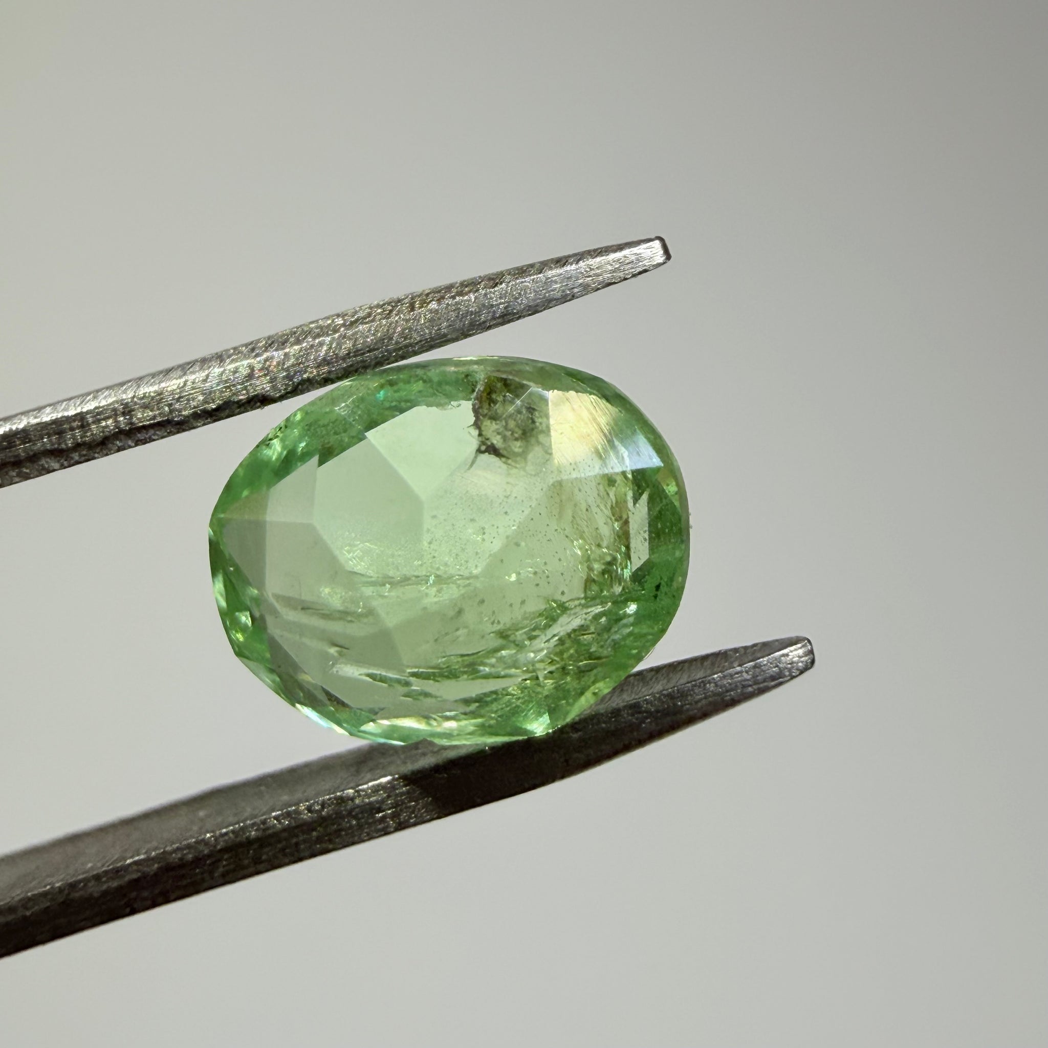 Tsavorite Garnet, 1.39ct, Tanzania, Untreated Unheated, native cut, inclusions inside, see pics