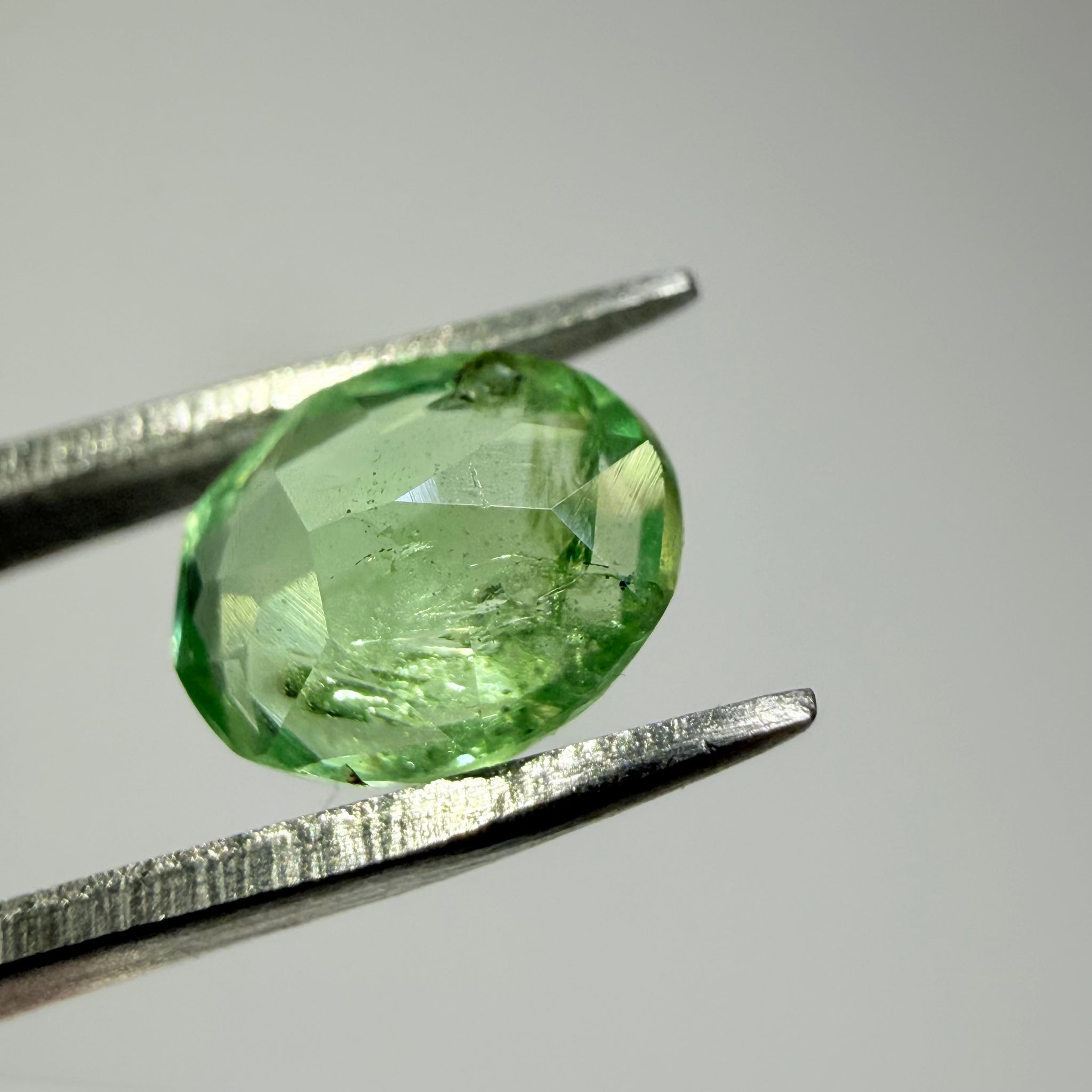Tsavorite Garnet, 1.39ct, Tanzania, Untreated Unheated, native cut, inclusions inside, see pics