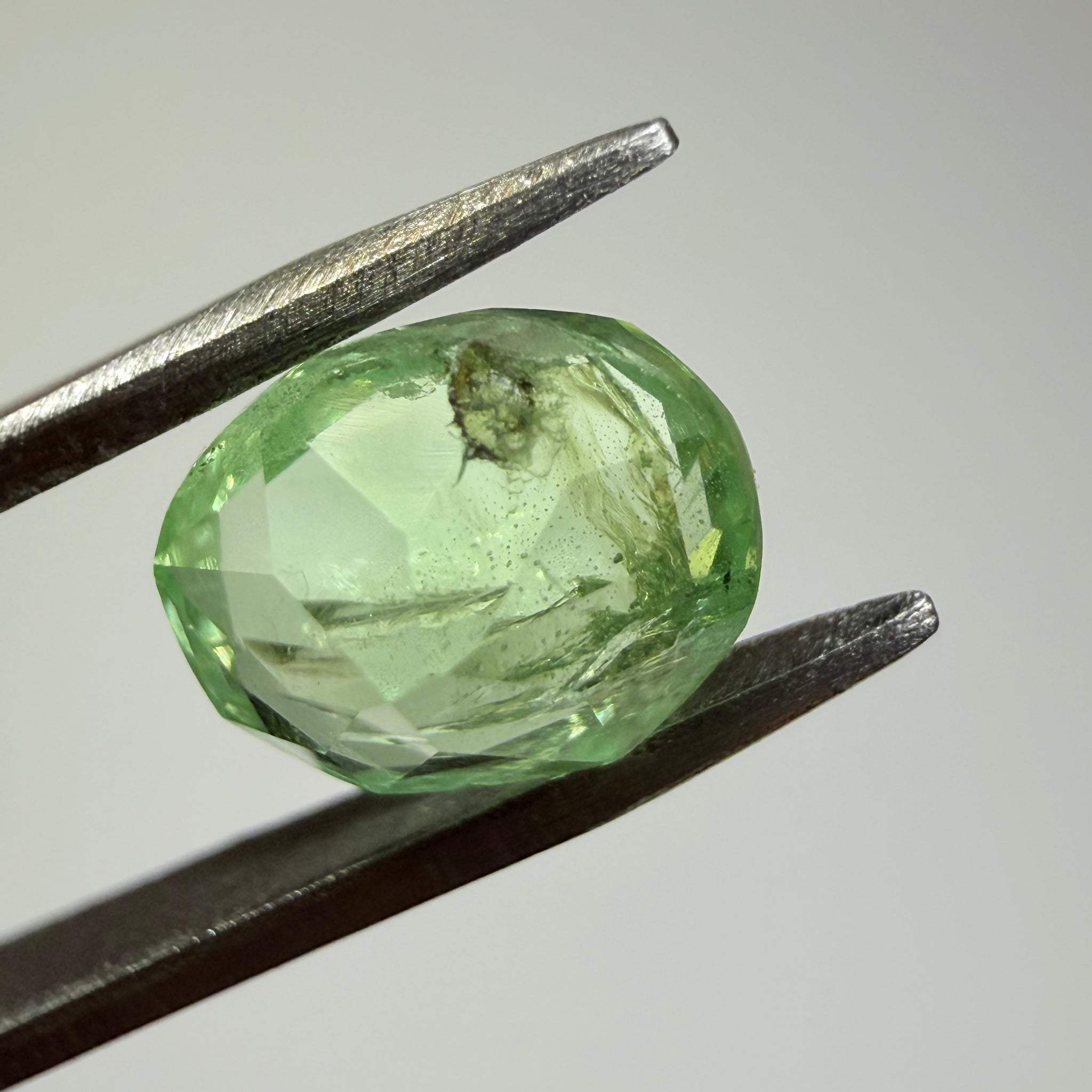 Tsavorite Garnet, 1.39ct, Tanzania, Untreated Unheated, native cut, inclusions inside, see pics