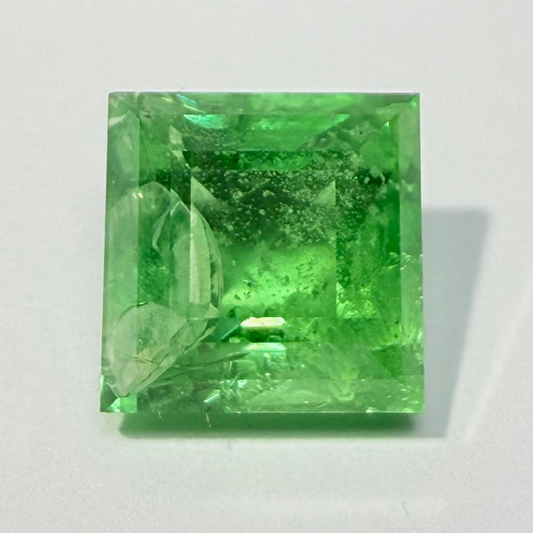 Tsavorite Garnet, 2.95ct, Tanzania, Untreated Unheated, inclusion on the crown, see next pic I have highlighted it