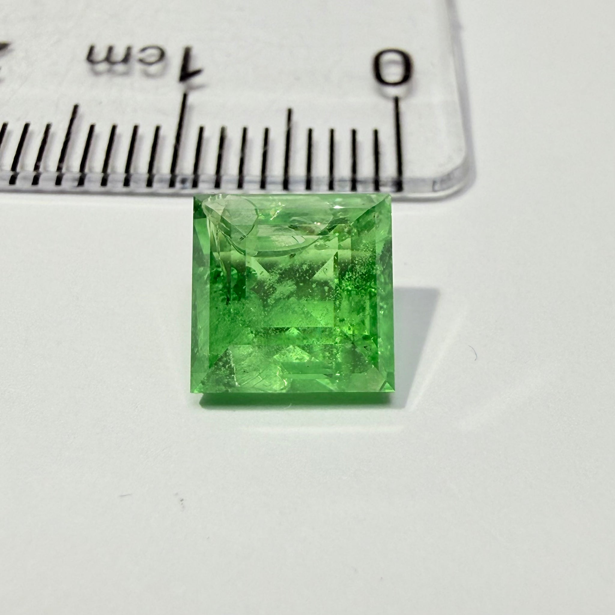 Tsavorite Garnet, 2.95ct, Tanzania, Untreated Unheated, inclusion on the crown, see next pic I have highlighted it