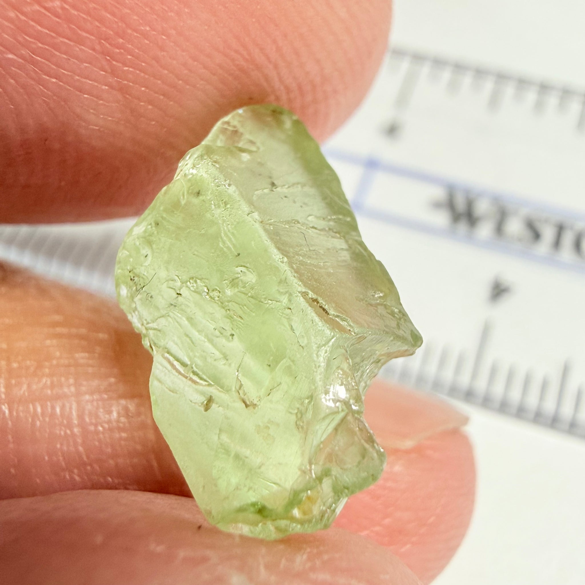 Tsavorite Garnet, 6.58ct, Kenya, Untreated Unheated, vs-vvs, sl inclusion on outside, light lime green colour