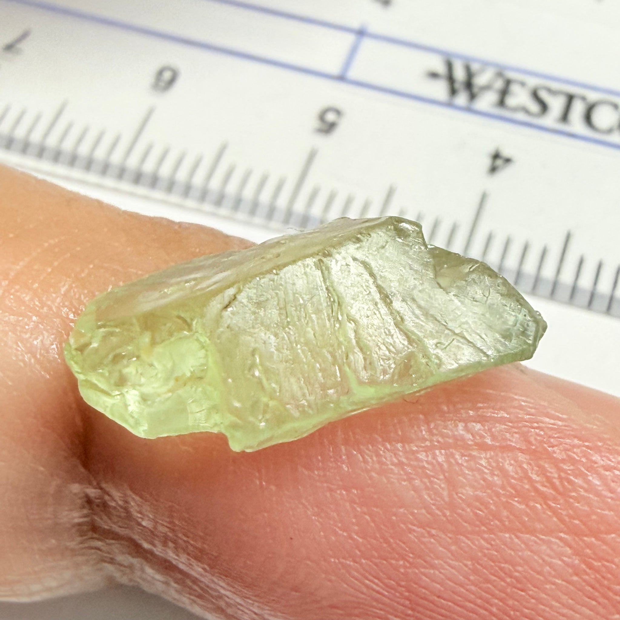 Tsavorite Garnet, 6.58ct, Kenya, Untreated Unheated, vs-vvs, sl inclusion on outside, light lime green colour