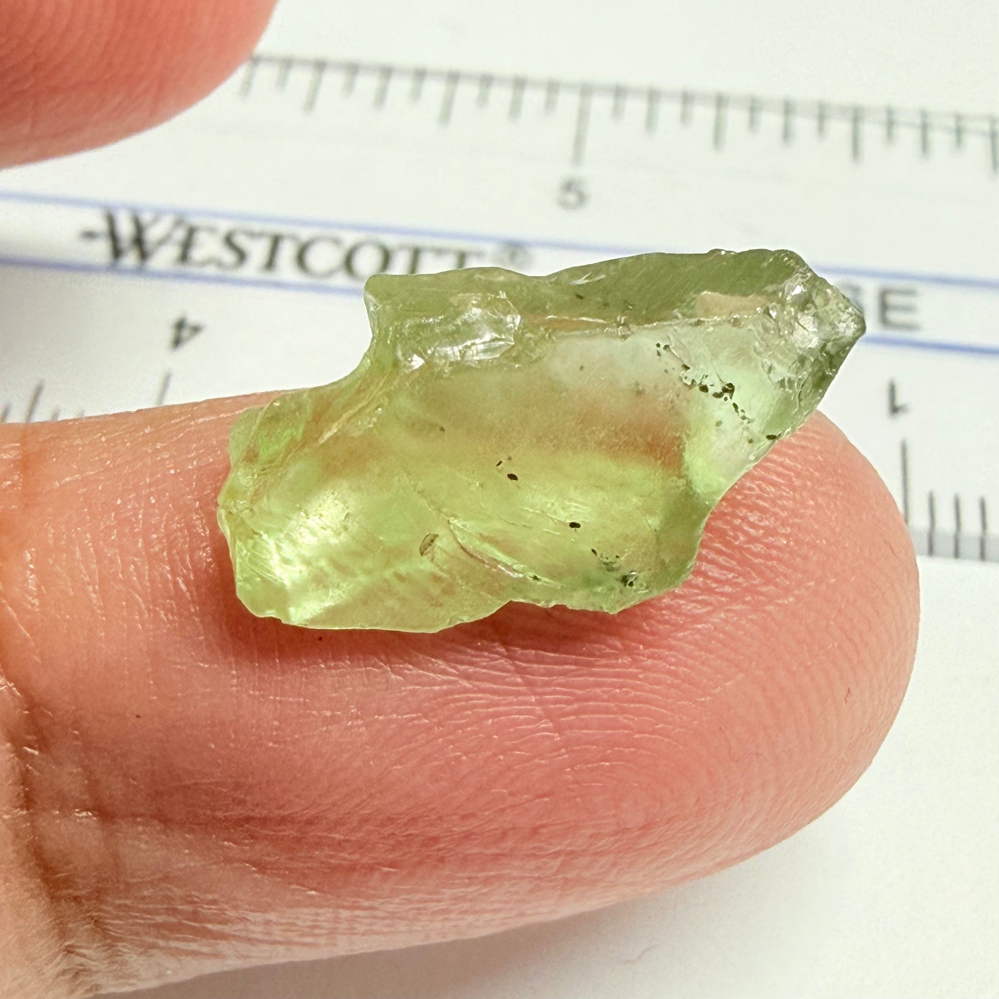 Tsavorite Garnet, 6.58ct, Kenya, Untreated Unheated, vs-vvs, sl inclusion on outside, light lime green colour