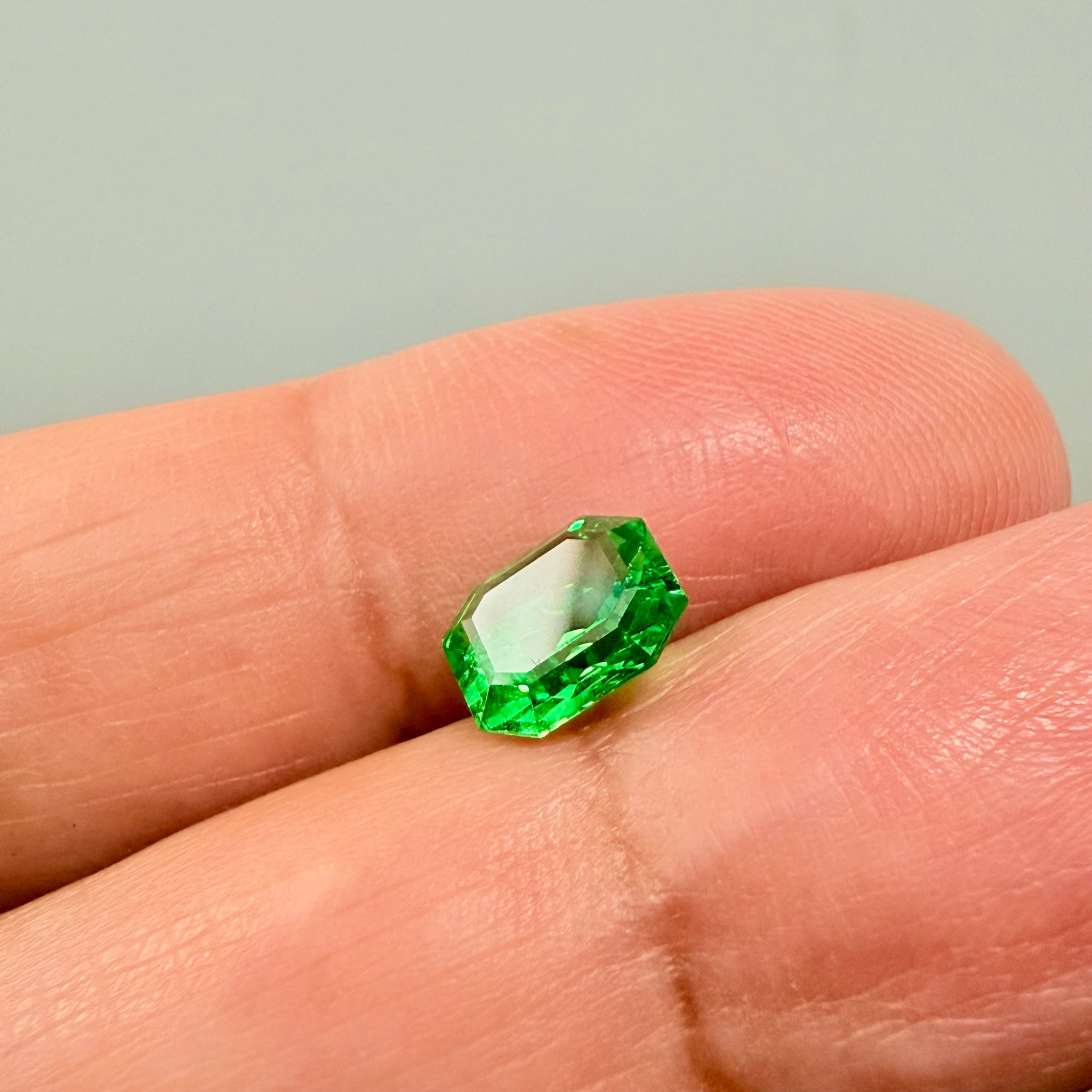 Tsavorite Garnet, 1.48ct, Tanzania, Untreated Unheated, slight inclusion