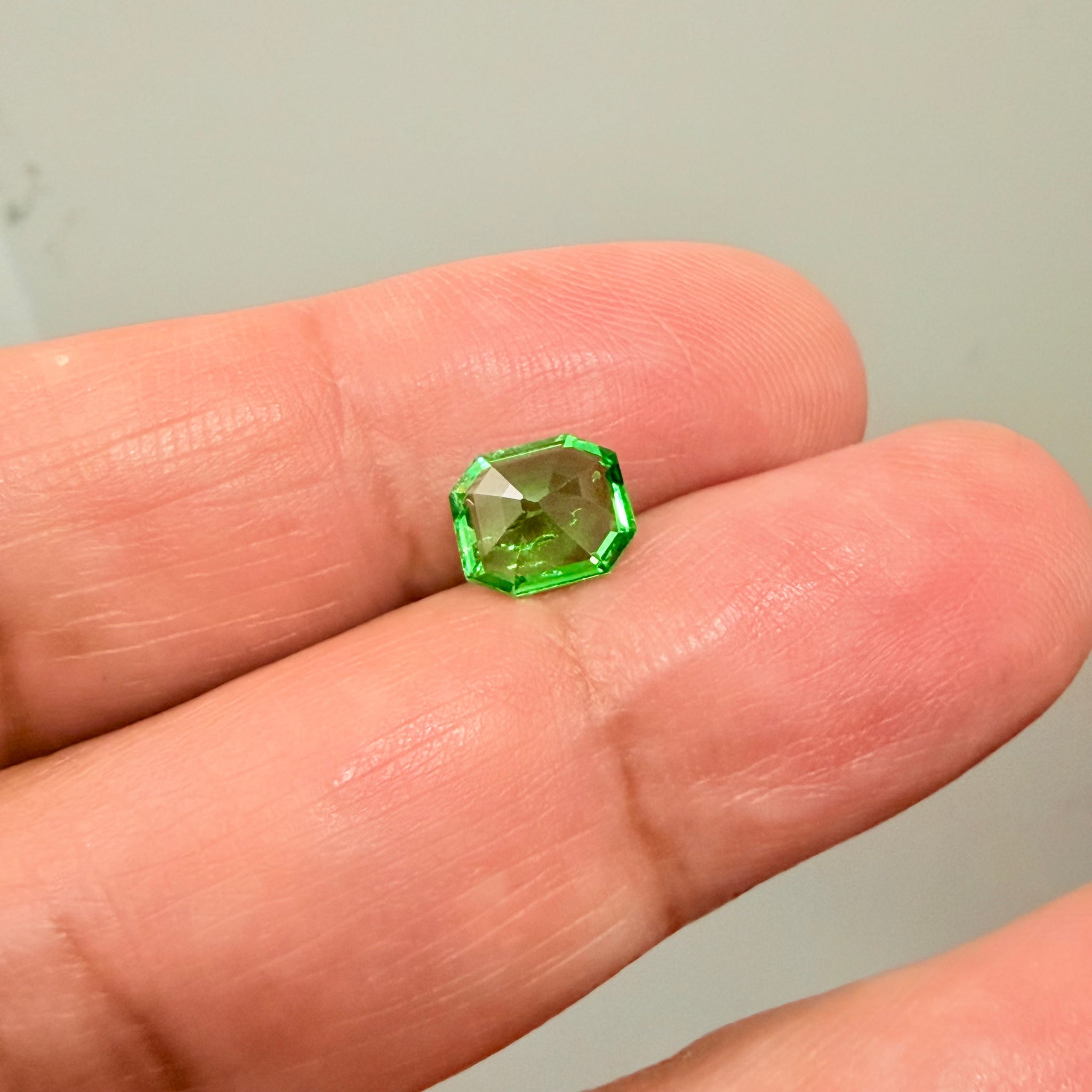 Tsavorite Garnet, 1.48ct, Tanzania, Untreated Unheated, slight inclusion