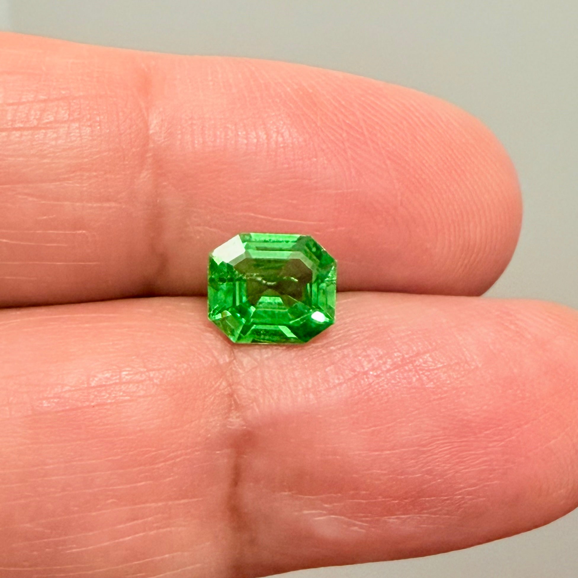 Tsavorite Garnet, 1.48ct, Tanzania, Untreated Unheated, slight inclusion