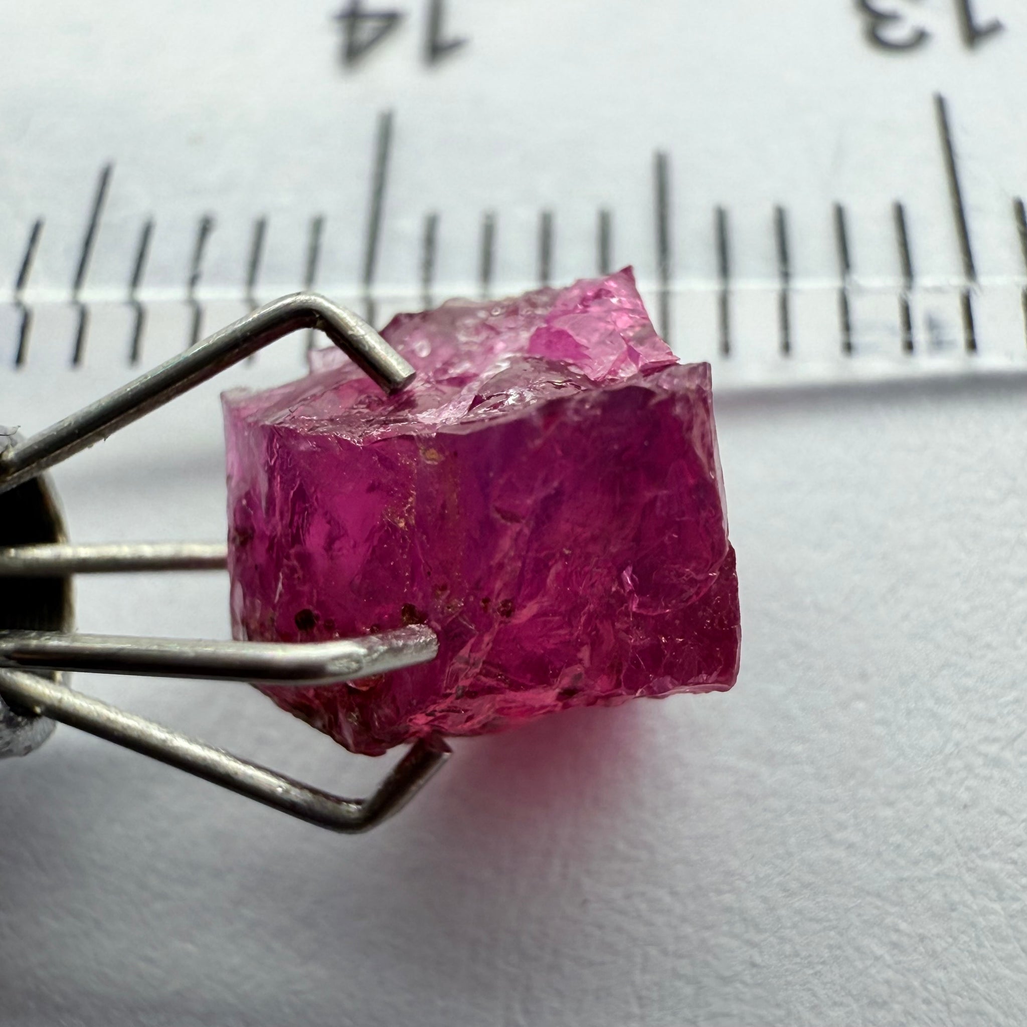 Winza Sapphire/Ruby, 2.35ct, Winza, Tanzania, Untreated Unheated, crack right in the middle! But great for those of you looking to add a stone like this to your collection