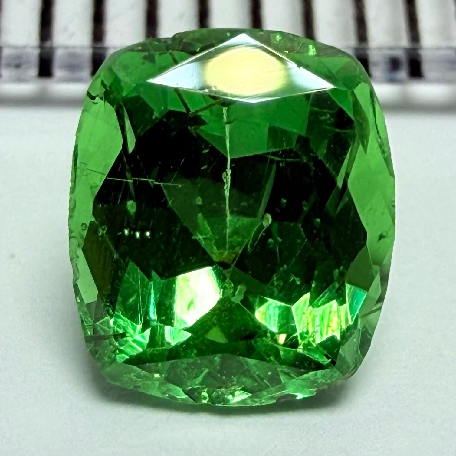 Tsavorite Garnet, 0.90ct, Tanzania, Untreated Unheated, sl dent on crown facet, see next photo
