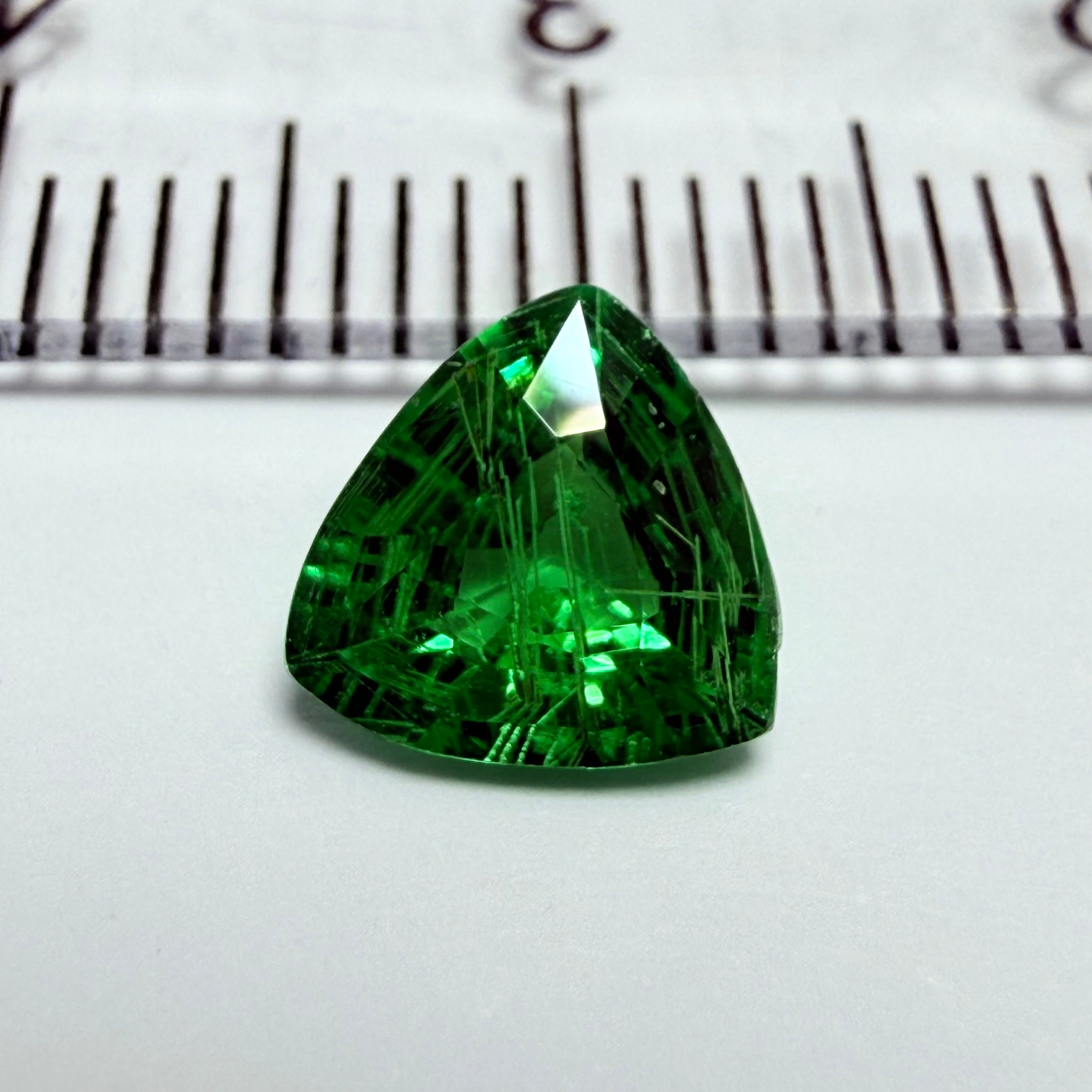 Tsavorite Garnet, 1.03ct, Tanzania, Untreated Unheated, sl dent on girdle, see next photo