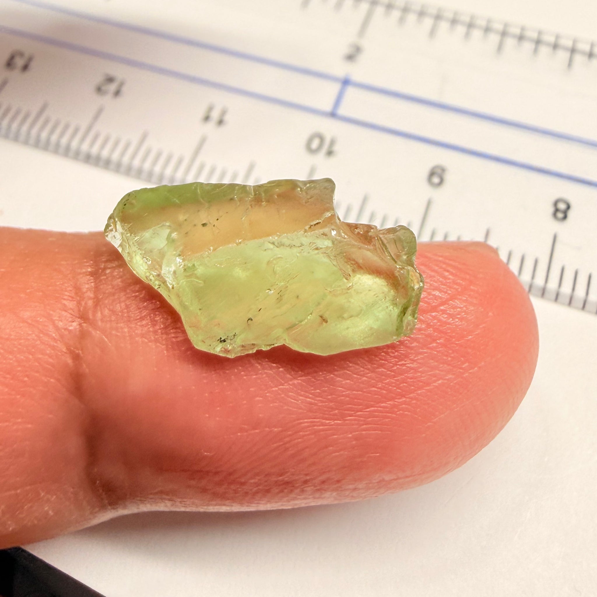 Tsavorite Garnet, 6.58ct, Kenya, Untreated Unheated, vs-vvs, sl inclusion on outside, light lime green colour