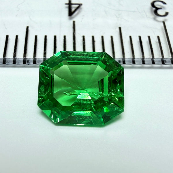 Tsavorite Garnet, 1.48ct, Tanzania, Untreated Unheated, slight inclusion