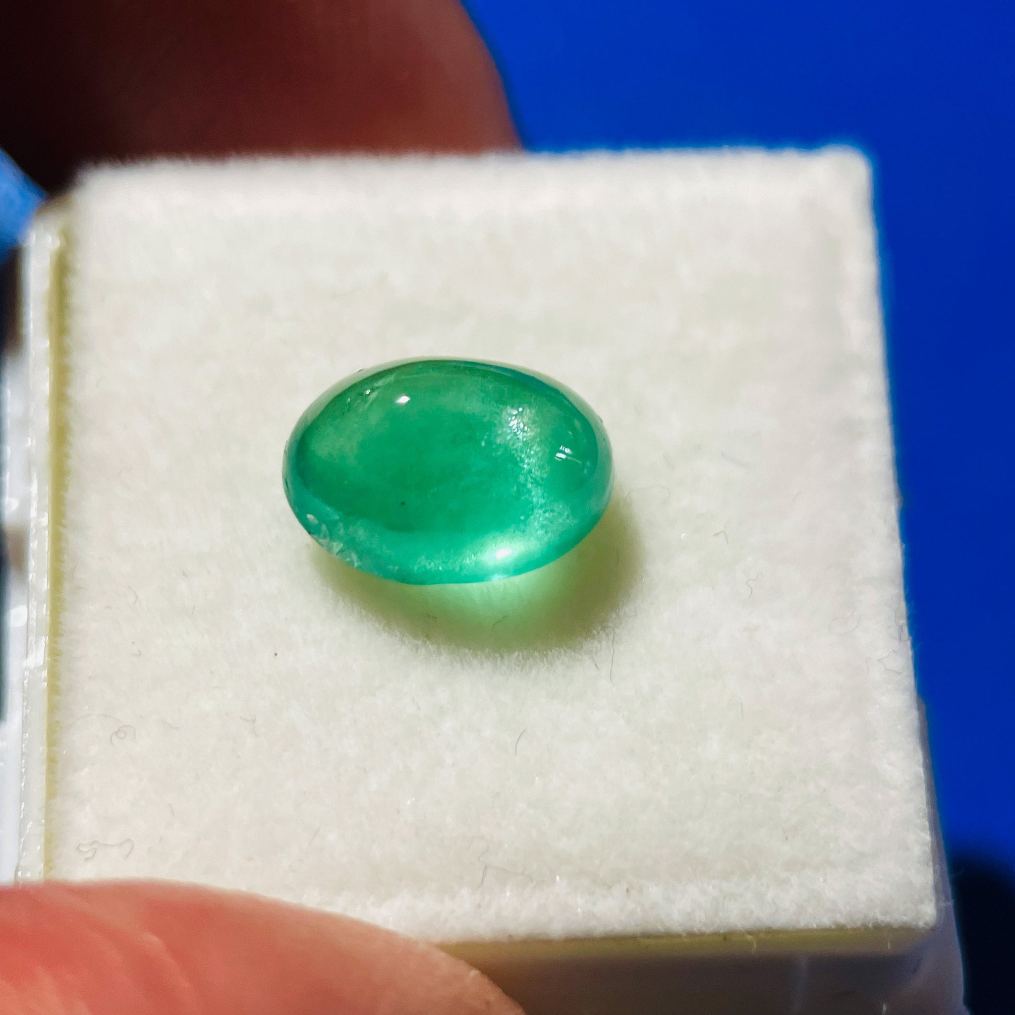 3.02Ct Emerald Tanzania. Untreated Unheated No Oil. Seems To Have A Moving Spot Like Star See Video.