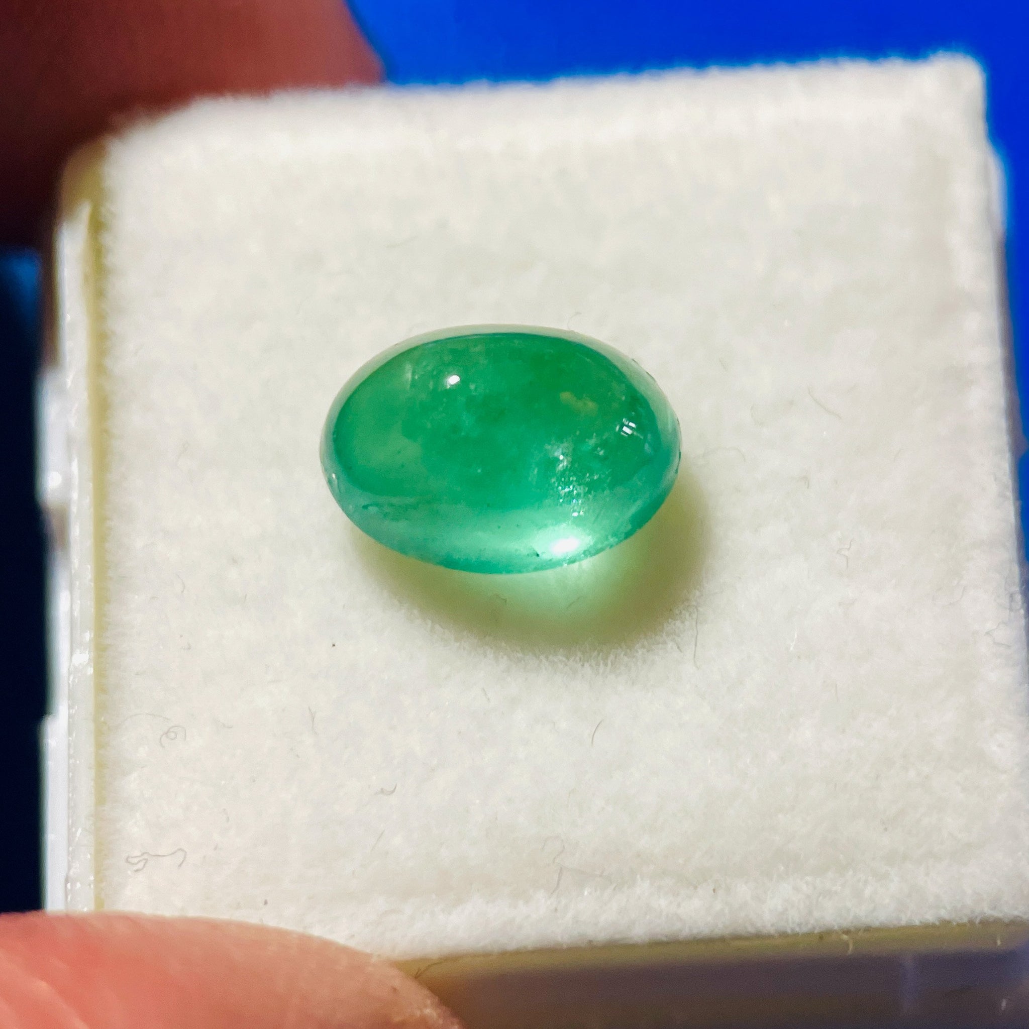 3.02Ct Emerald Tanzania. Untreated Unheated No Oil. Seems To Have A Moving Spot Like Star See Video.
