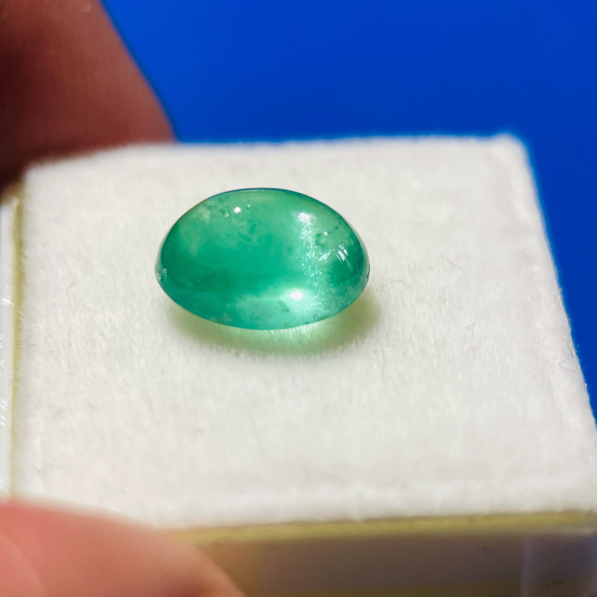 3.02Ct Emerald Tanzania. Untreated Unheated No Oil. Seems To Have A Moving Spot Like Star See Video.