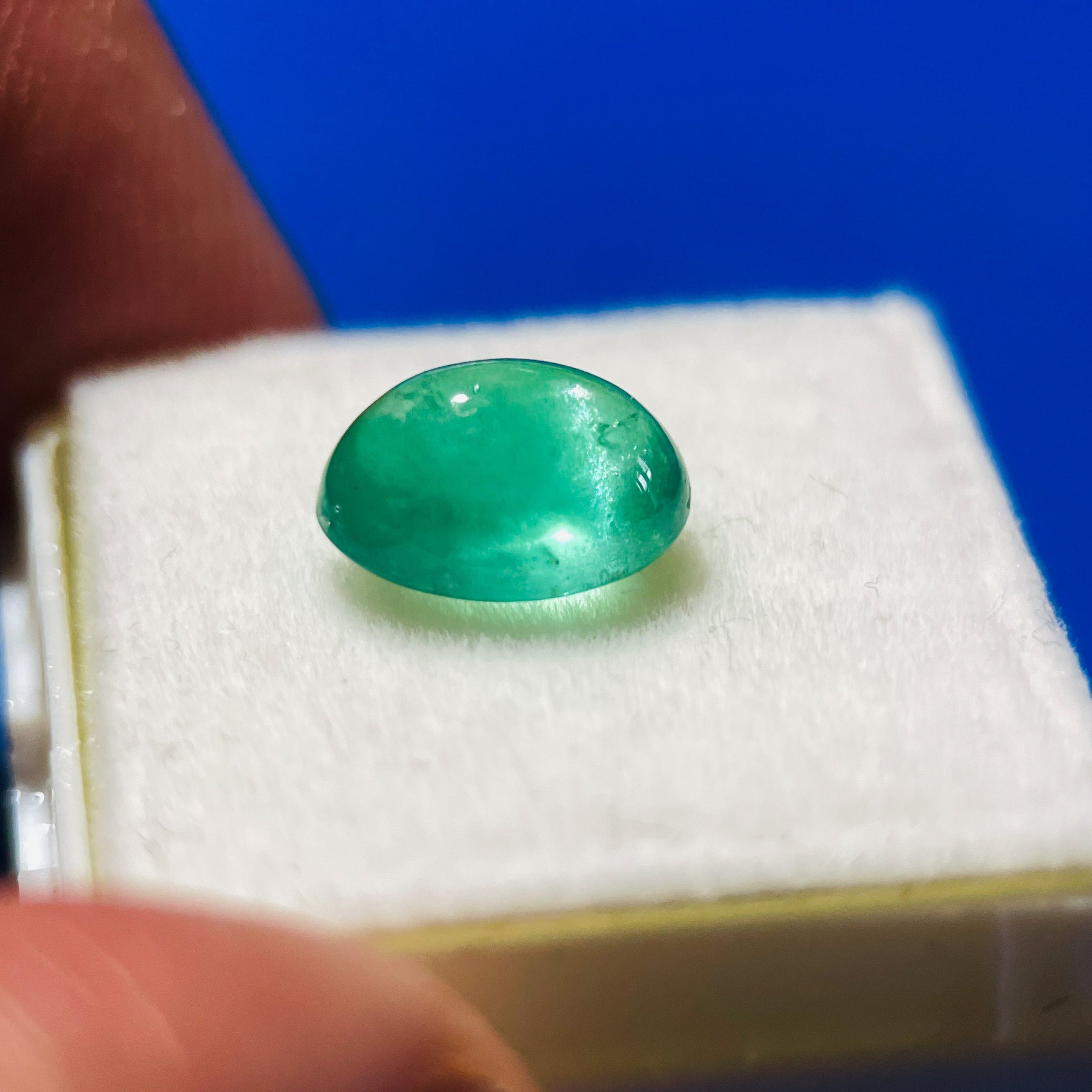 3.02Ct Emerald Tanzania. Untreated Unheated No Oil. Seems To Have A Moving Spot Like Star See Video.