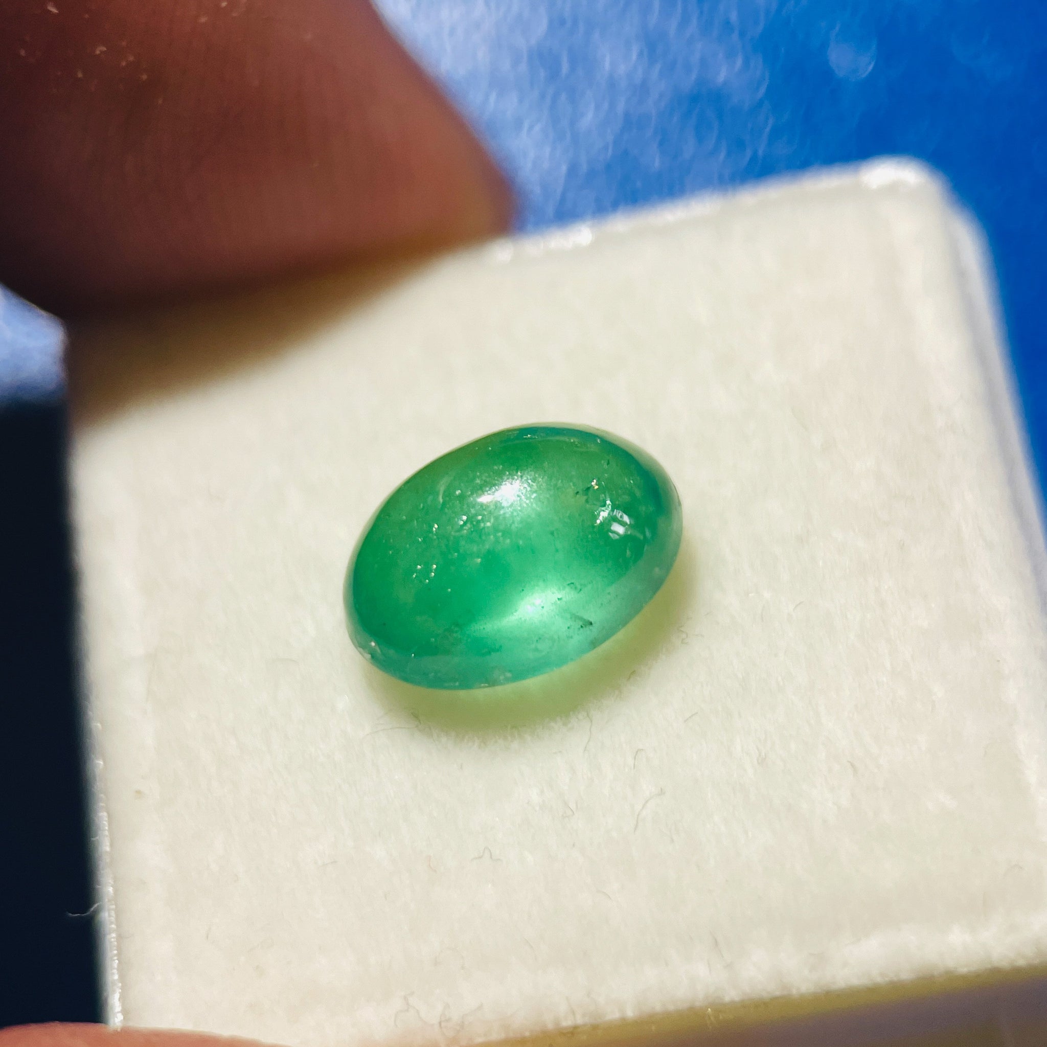 3.02Ct Emerald Tanzania. Untreated Unheated No Oil. Seems To Have A Moving Spot Like Star See Video.