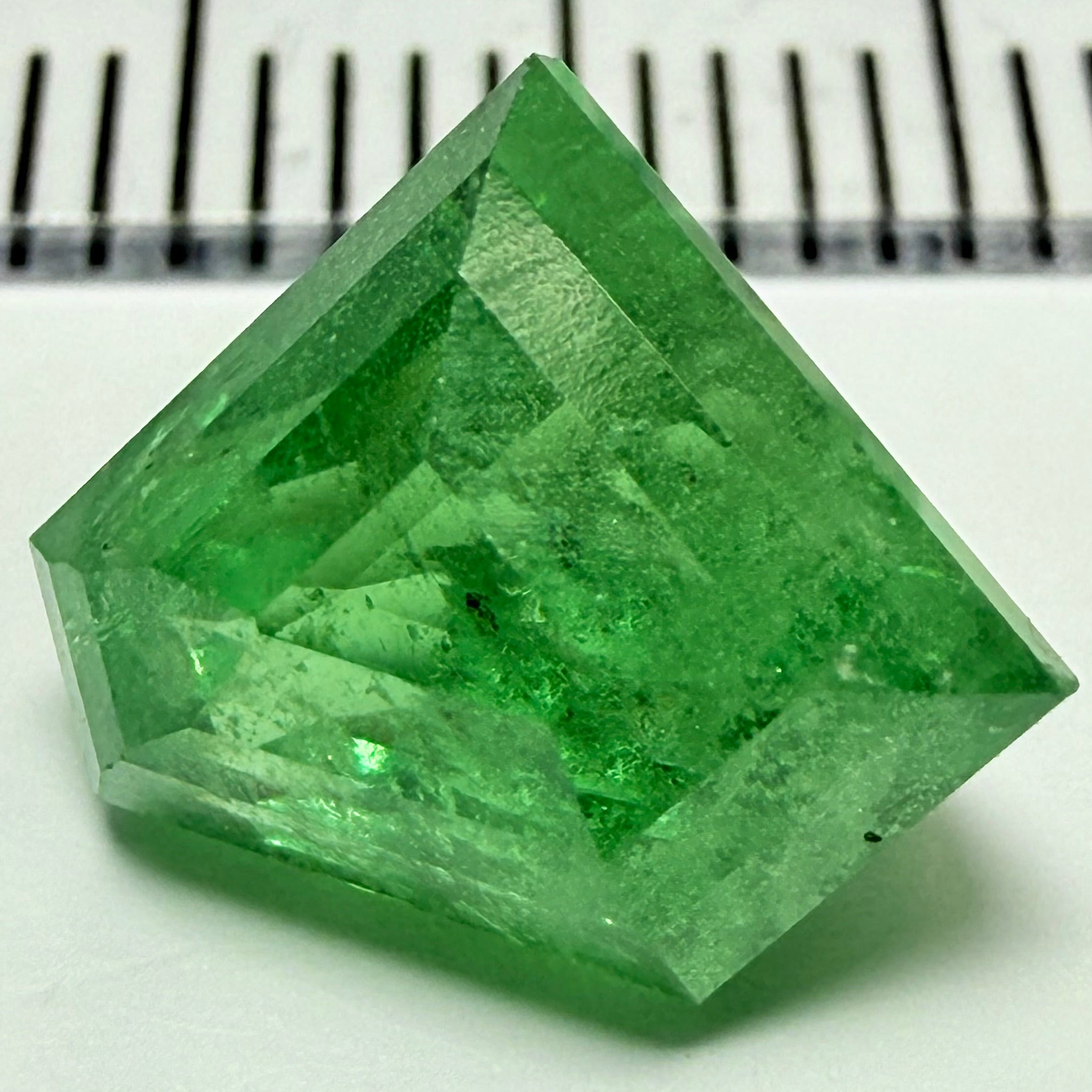 Tsavorite Garnet, 4.20ct, Tanzania, Untreated Unheated, fancy Freeform cut