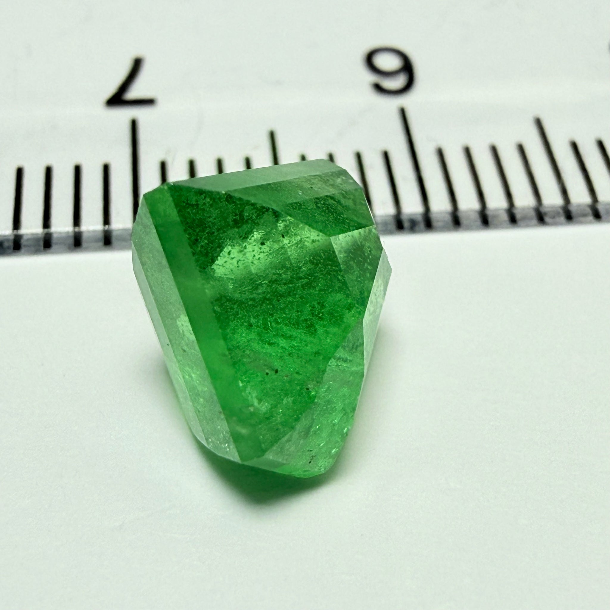 Tsavorite Garnet, 4.20ct, Tanzania, Untreated Unheated, fancy Freeform cut