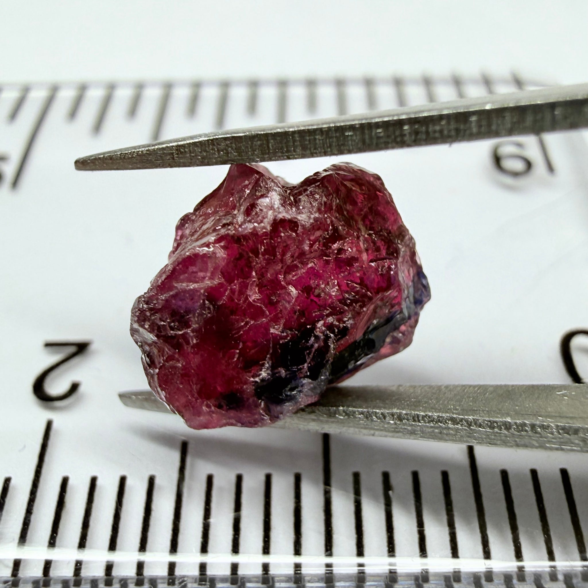 Winza Sapphire, 4.33ct, Winza, Tanzania, Untreated Unheated. There is a dividing crack in the middle, stone will need to be split in 2, one side would be vs-si, the other is smaller and si