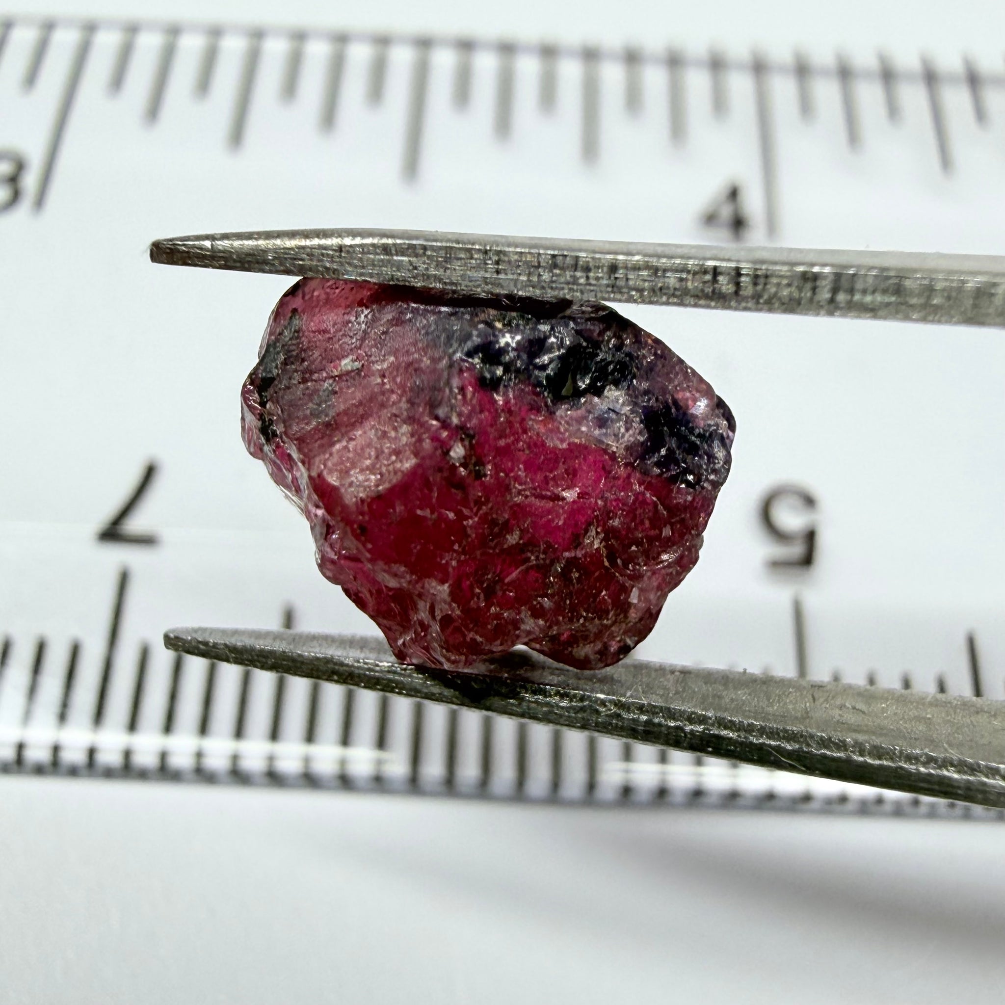 Winza Sapphire, 4.33ct, Winza, Tanzania, Untreated Unheated. There is a dividing crack in the middle, stone will need to be split in 2, one side would be vs-si, the other is smaller and si