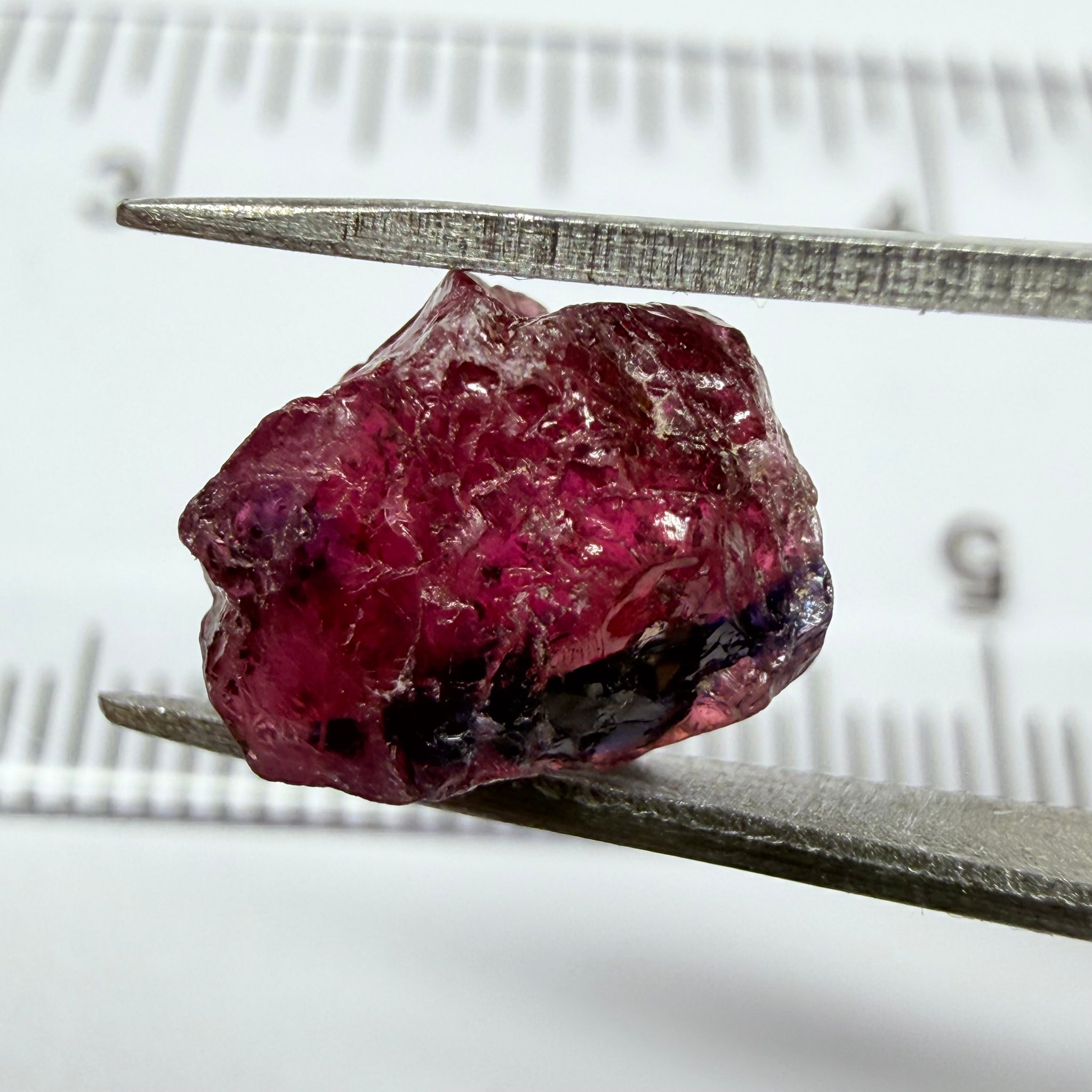 Winza Sapphire, 4.33ct, Winza, Tanzania, Untreated Unheated. There is a dividing crack in the middle, stone will need to be split in 2, one side would be vs-si, the other is smaller and si